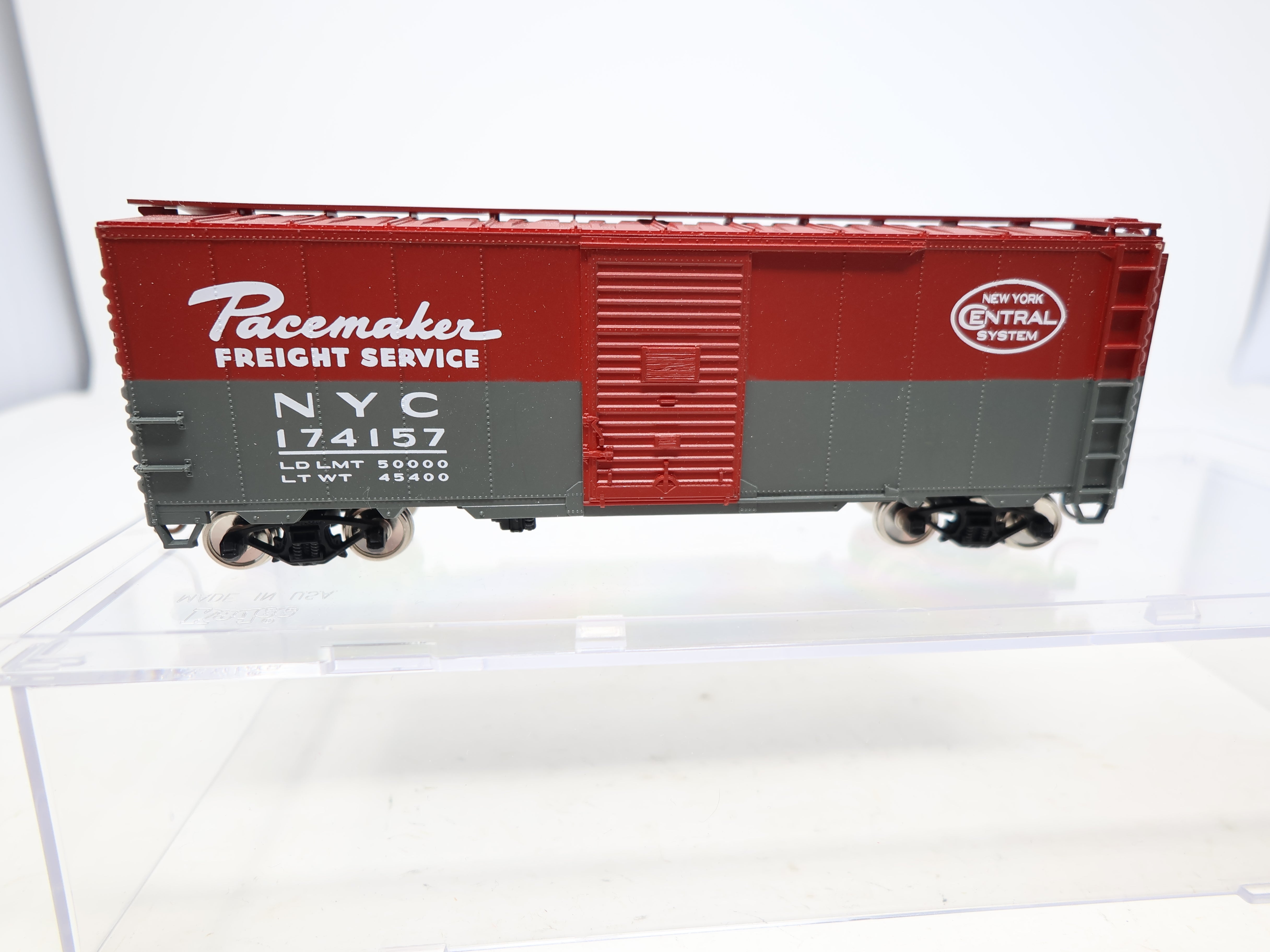 USED Accurail HO Scale, 40' Box Car, New York Central NYC #174157, Pacemaker