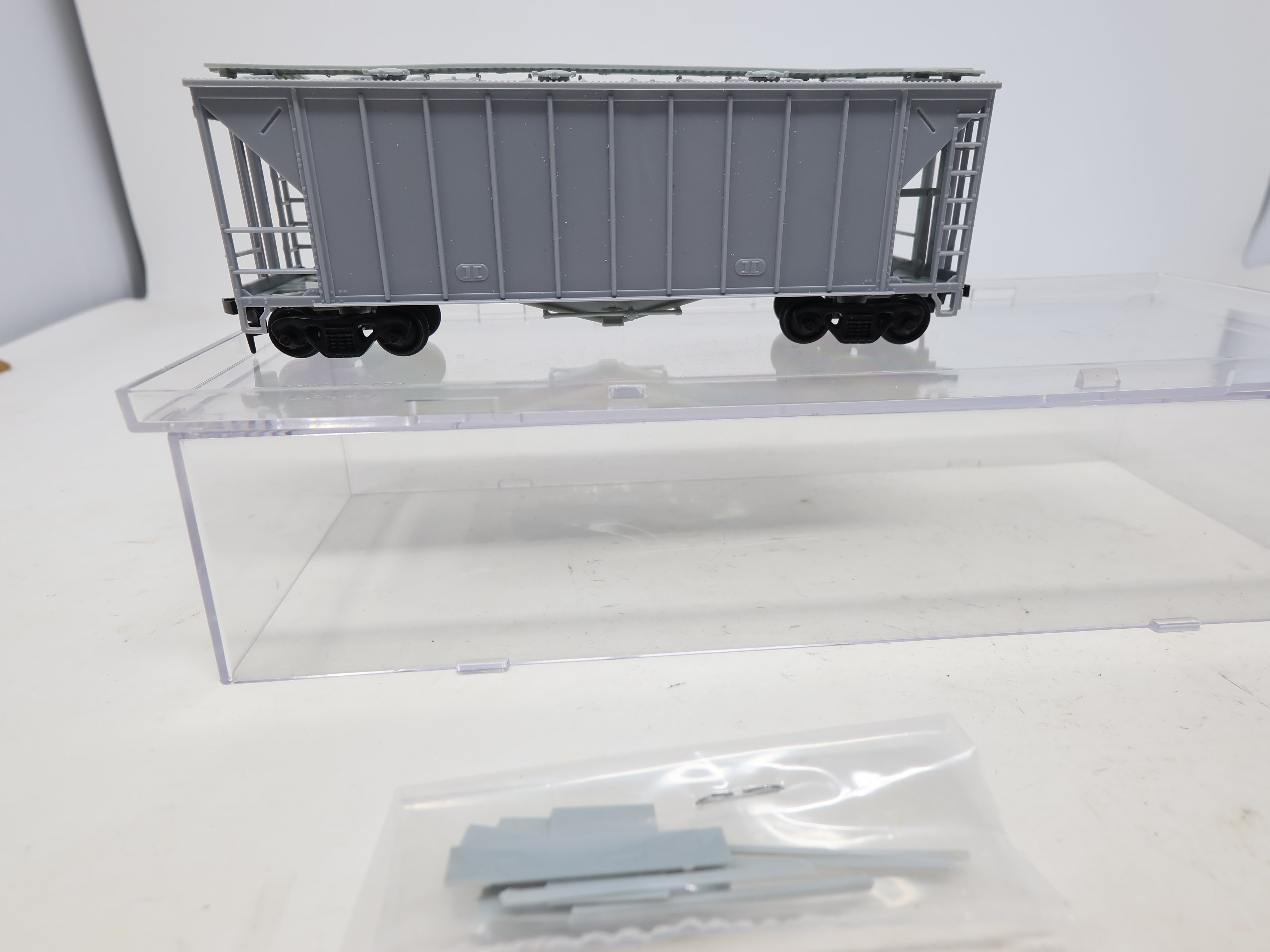 USED Con-Cor #1-009750 HO Scale, 40' Airslide Modern Version, Undecorated