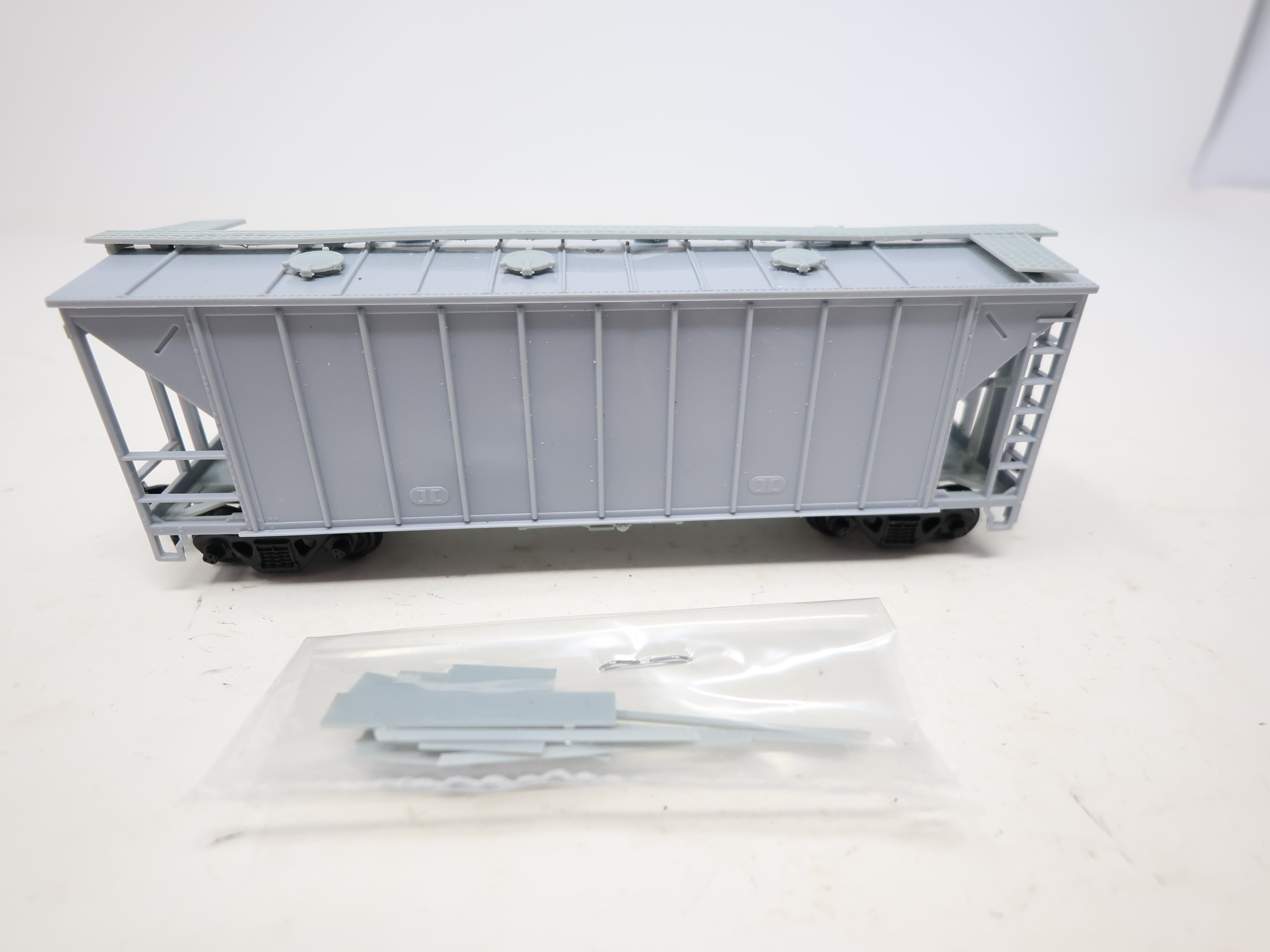 USED Con-Cor #1-009750 HO Scale, 40' Airslide Modern Version, Undecorated