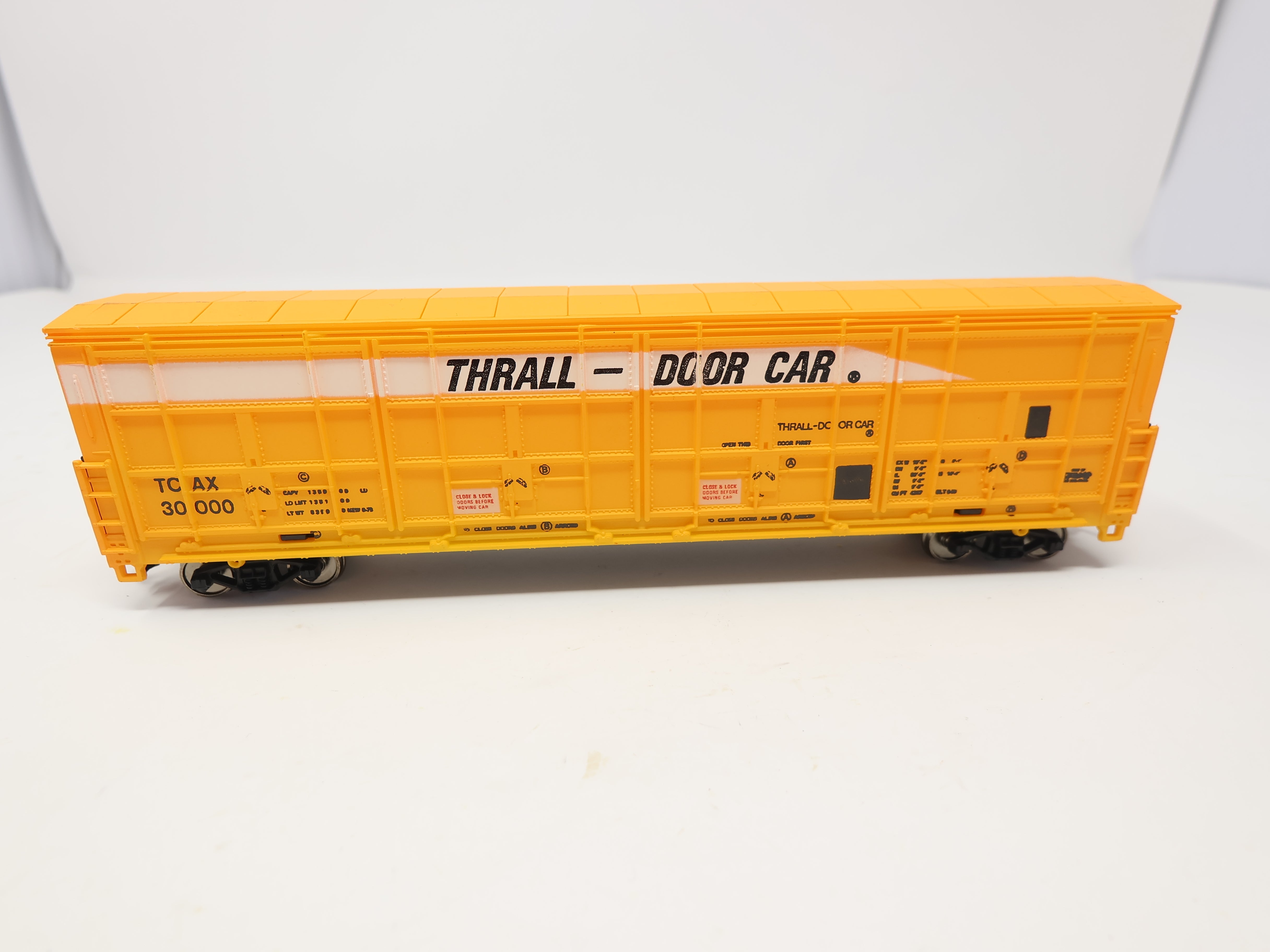 USED Walthers HO Scale, Thrall Door Box Car, Transportation Corporation of America TCAX #30000