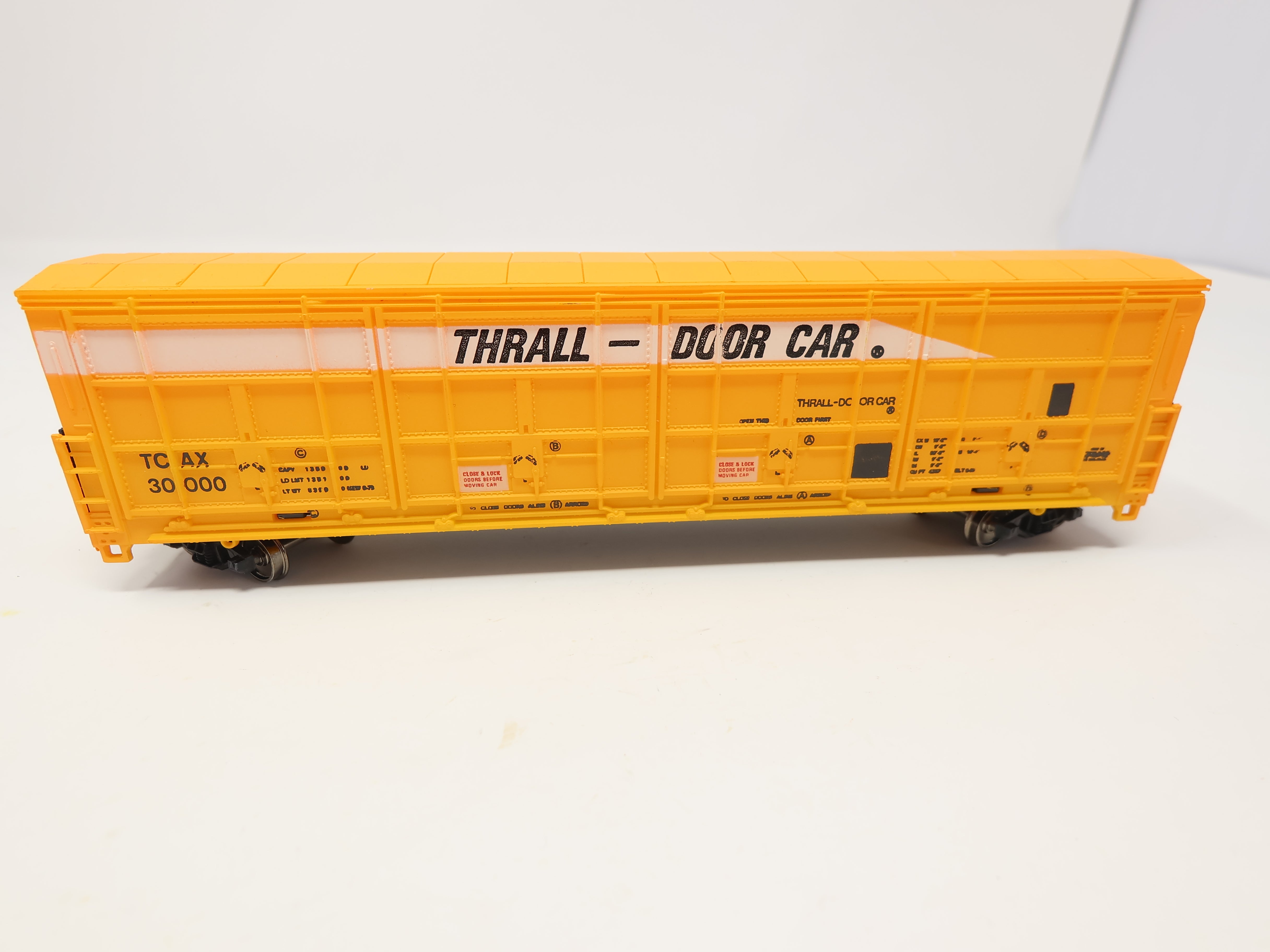 USED Walthers HO Scale, Thrall Door Box Car, Transportation Corporation of America TCAX #30000