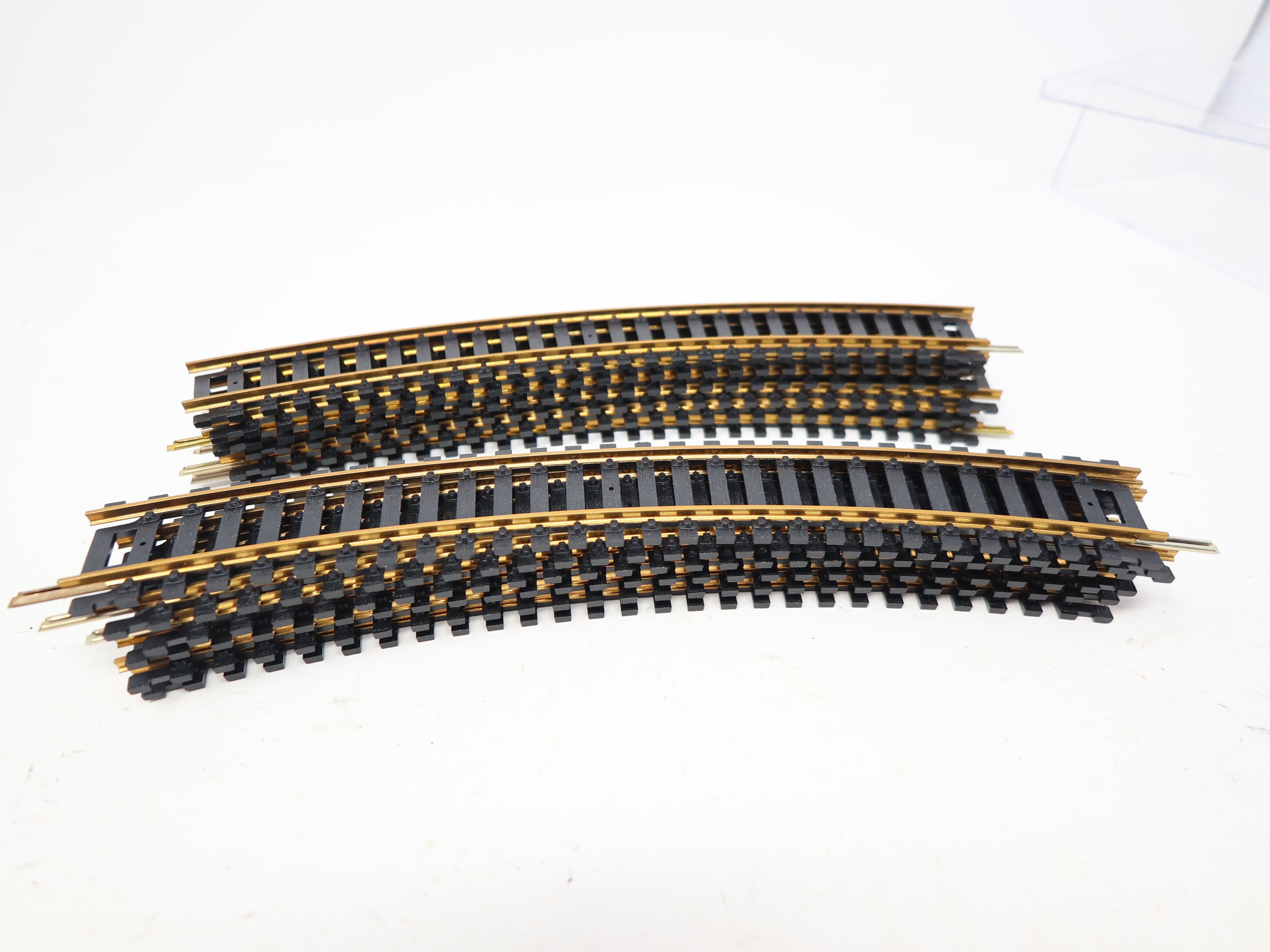 USED Atlas 31 HO Scale, 15" Radius Curve, Brass Code 100 Snap Track (12 pcs)