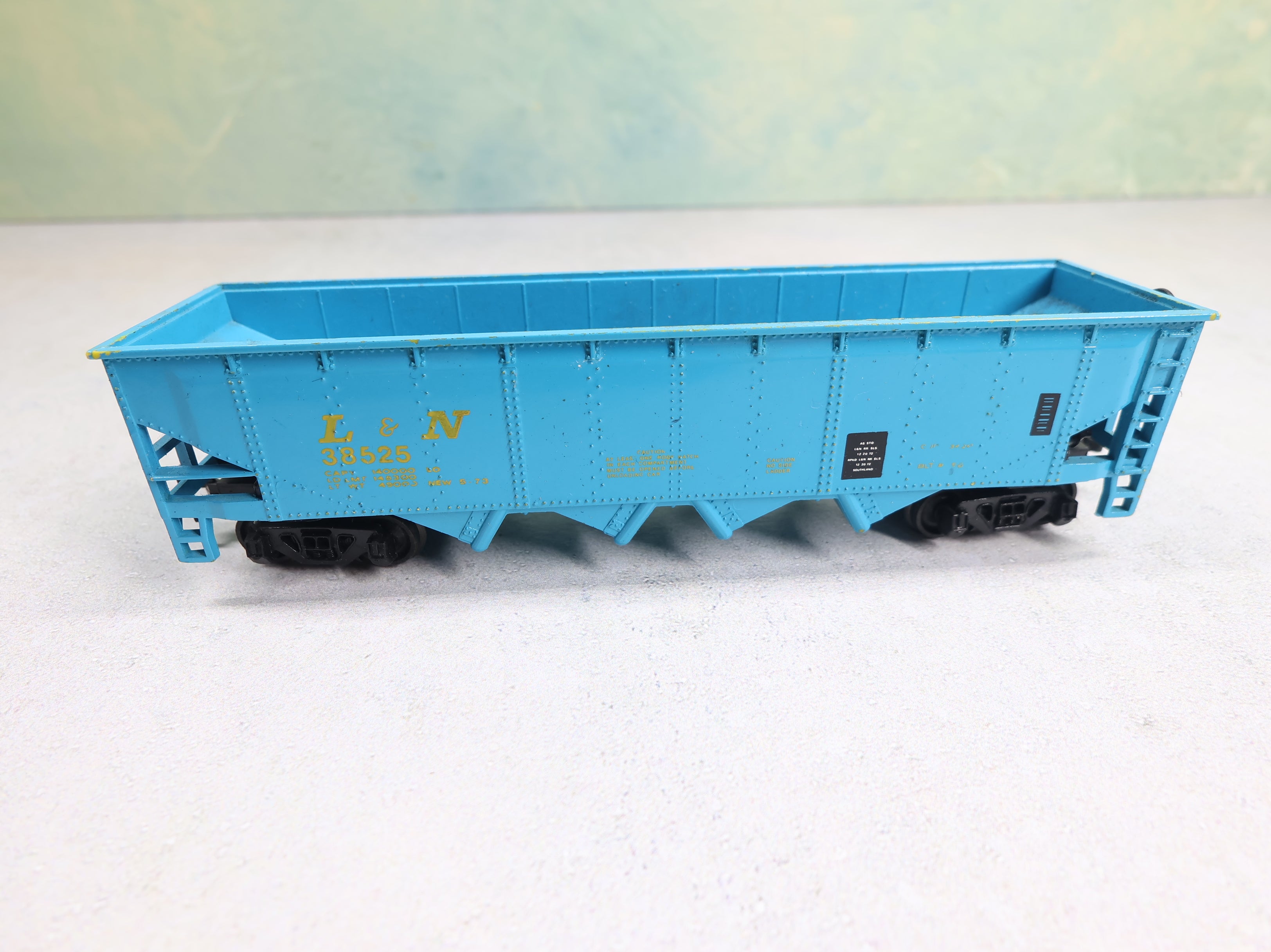 USED Bachmann HO Scale 4 Bay Open Hopper Louisville & Nashville L&N #38525