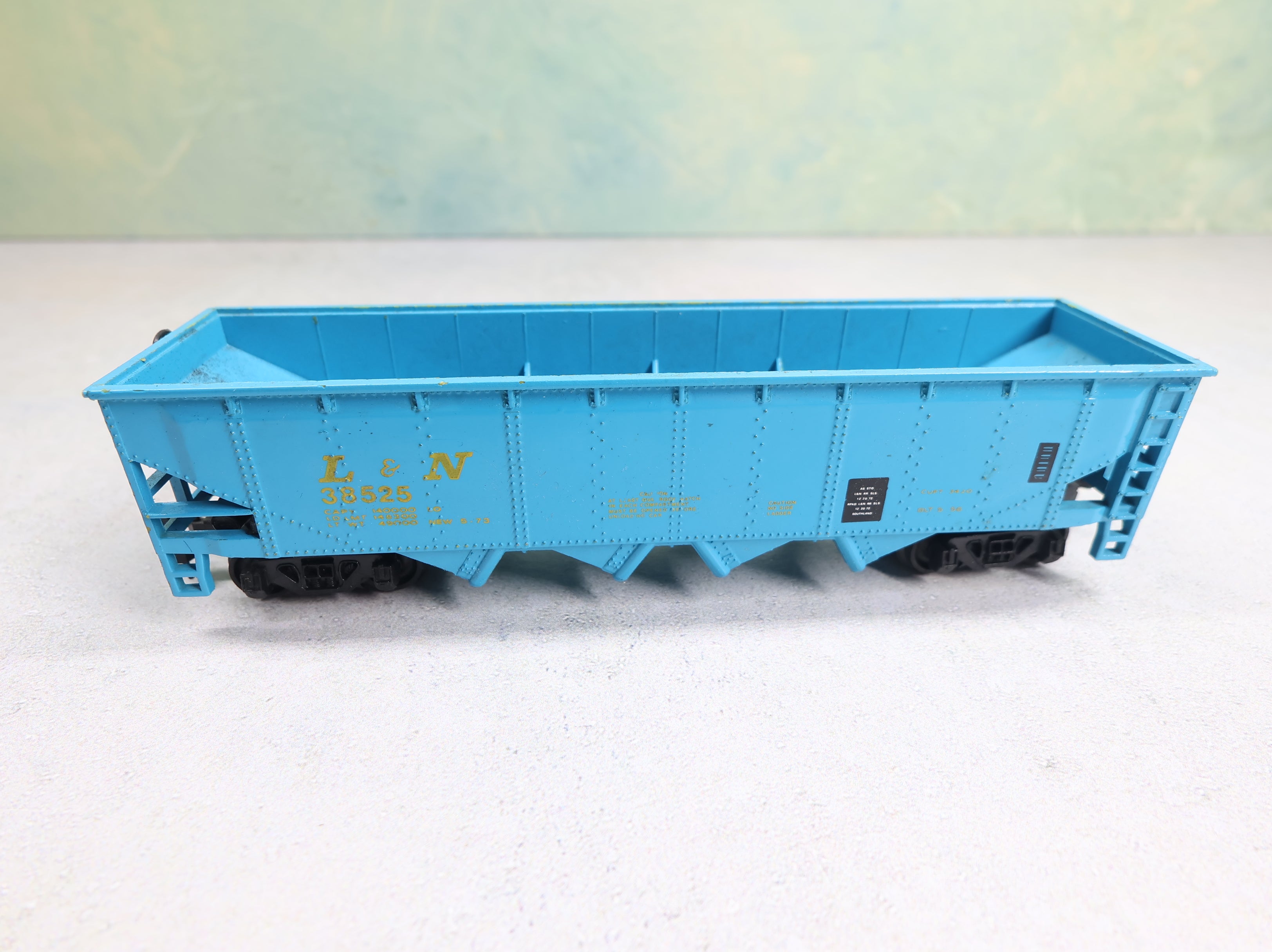 USED Bachmann HO Scale 4 Bay Open Hopper Louisville & Nashville L&N #38525