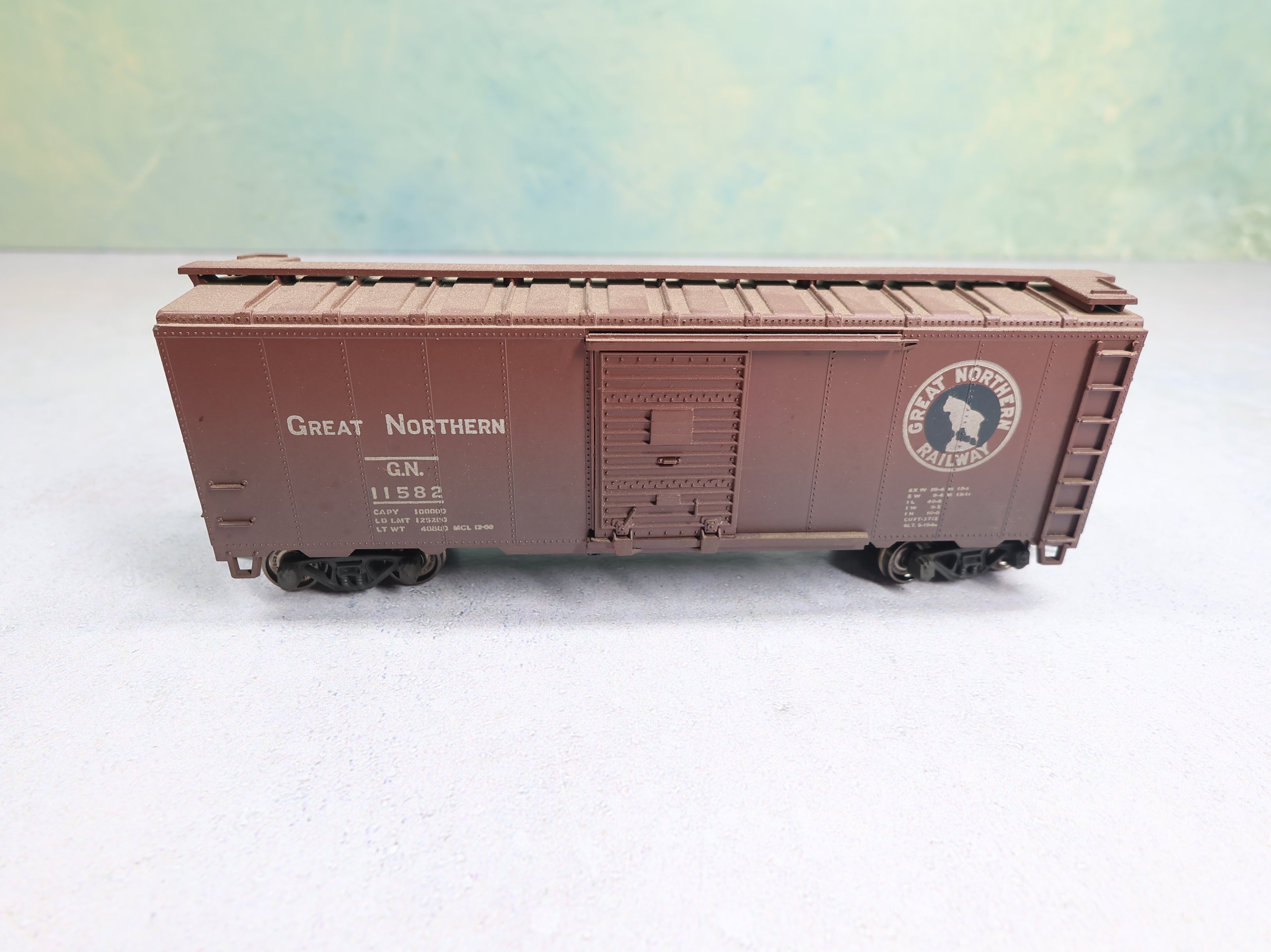 USED Athearn HO Scale 40' Box Car Weathered Great Northern GN #11582