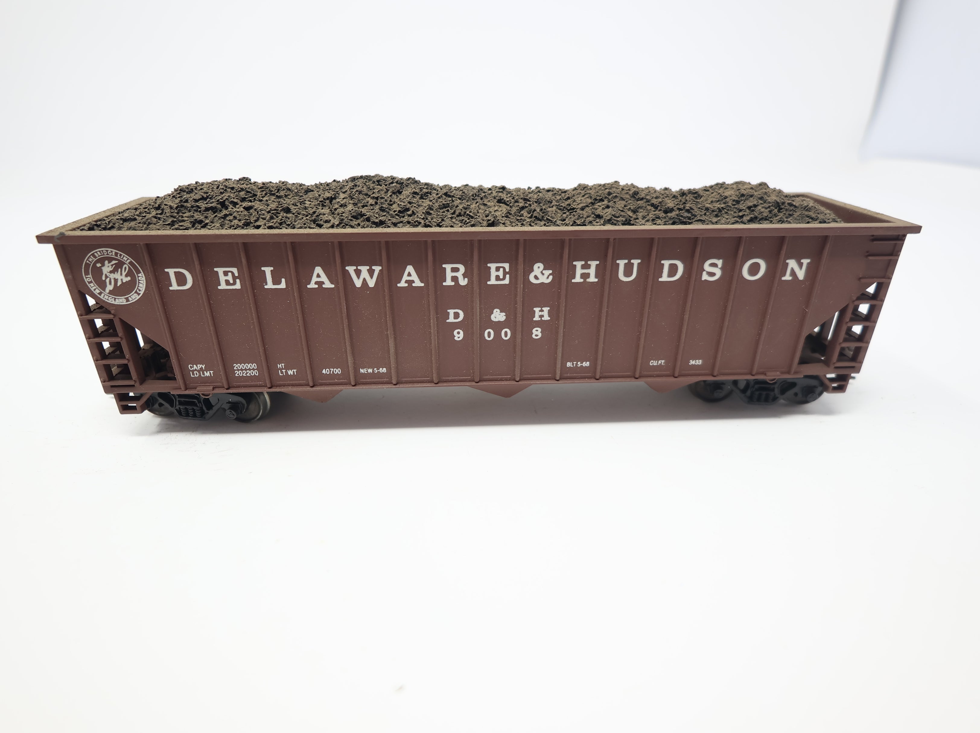 USED HO Scale 100 Ton 3 Bay Hopper Delaware and Hudson D&H #9008 w/ Coal Load