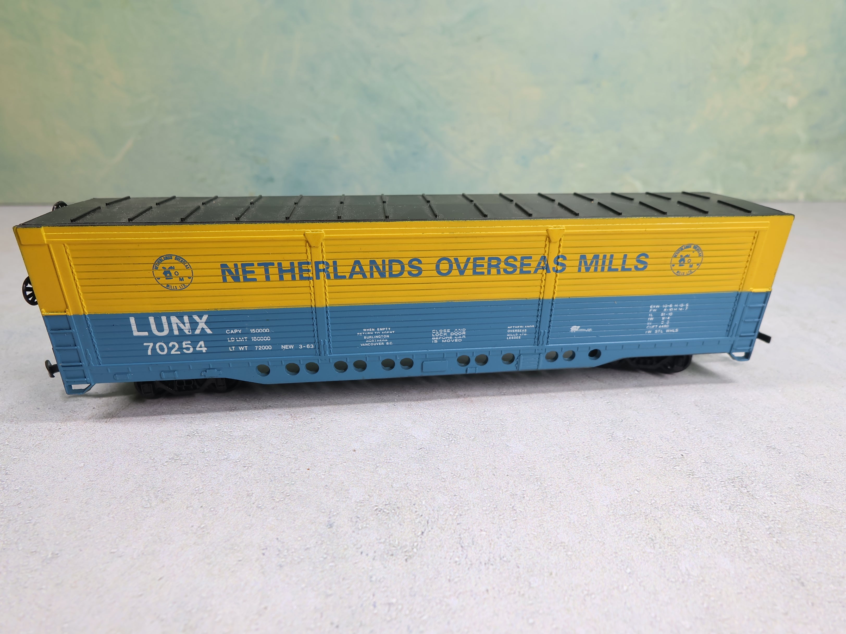 USED Bachmann HO Scale 55' Box Car Netherlands Overseas Mills LUNX #70254