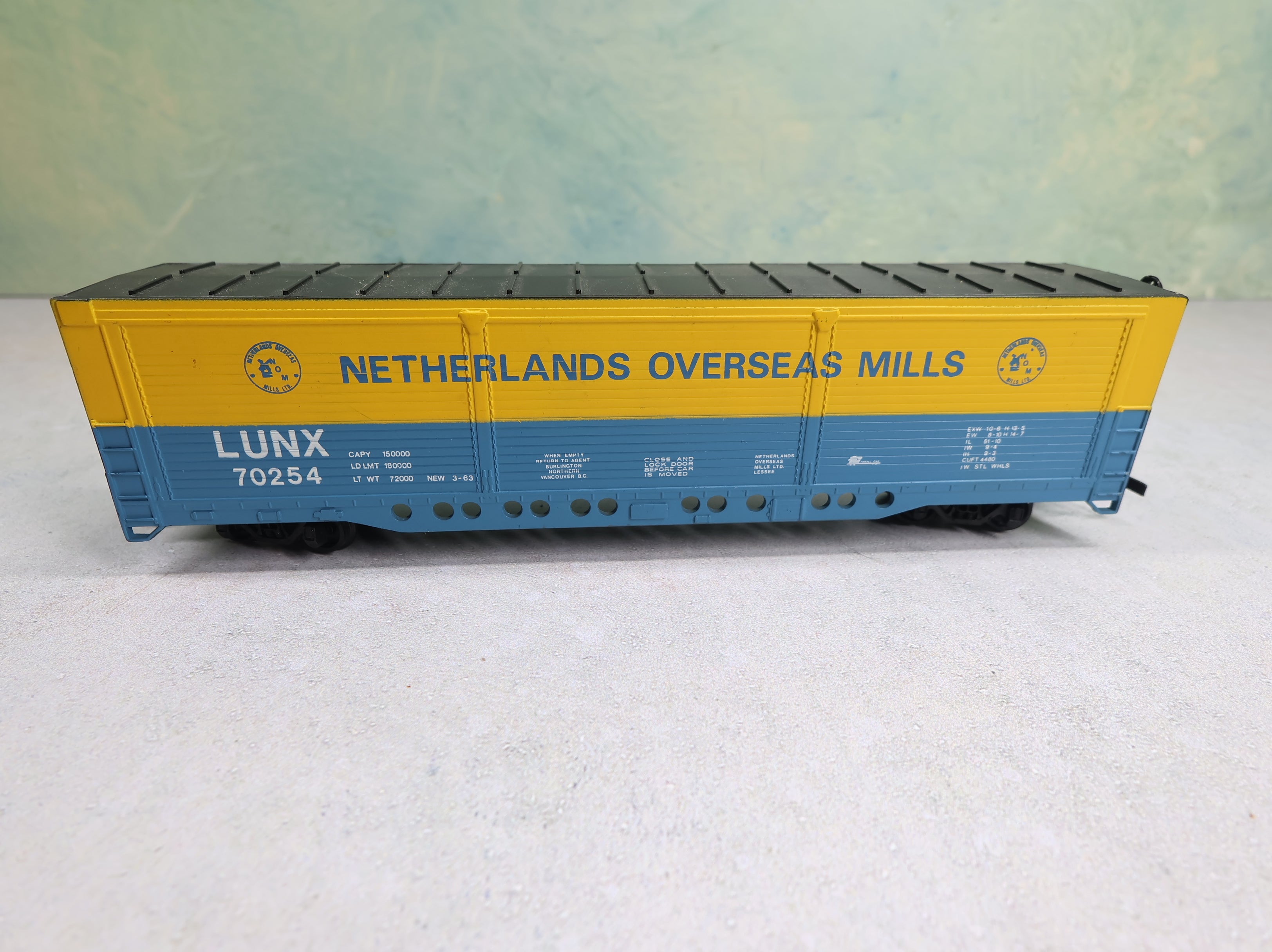 USED Bachmann HO Scale 55' Box Car Netherlands Overseas Mills LUNX #70254