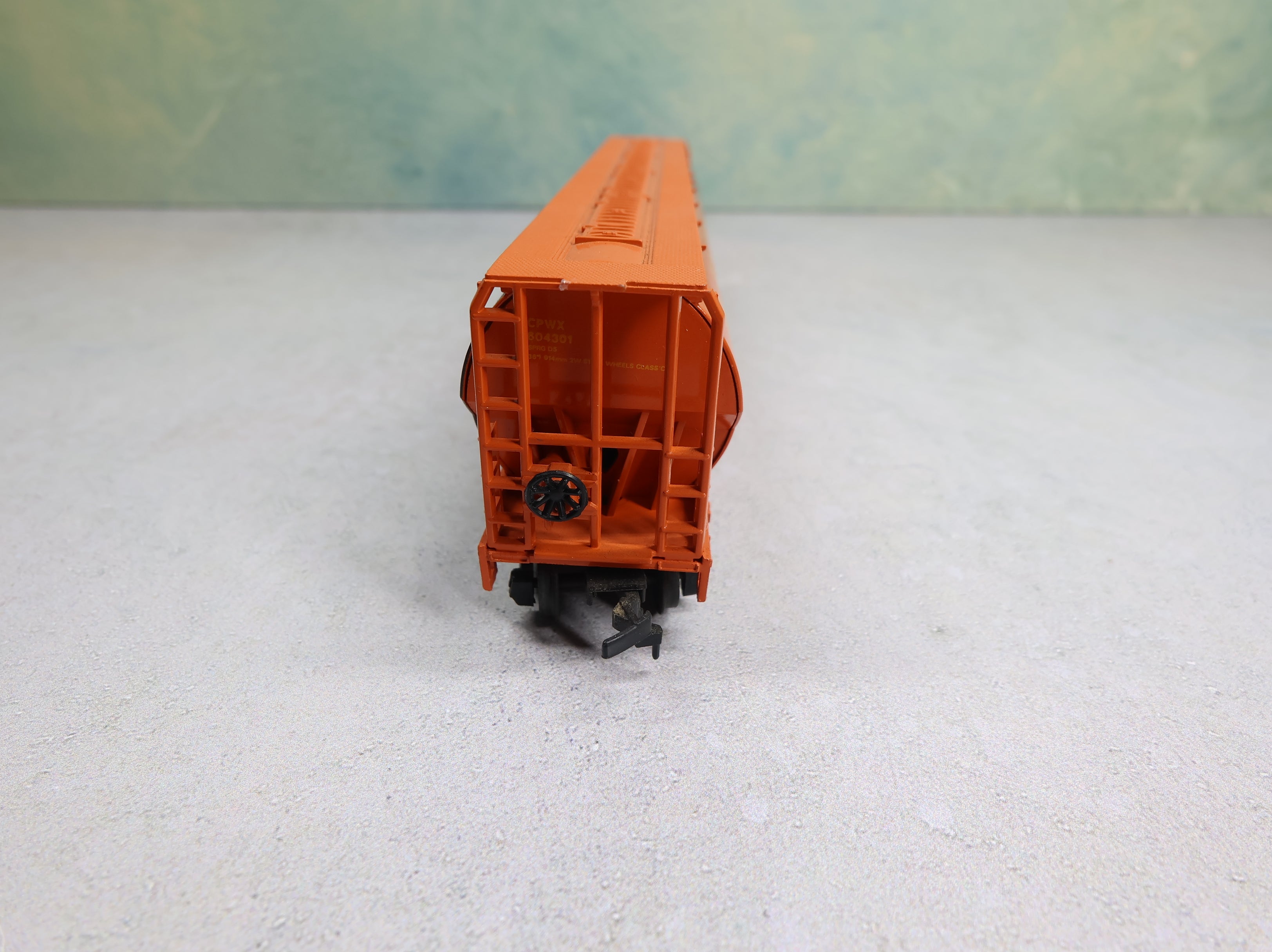 USED Bachmann HO Scale Cylindrical Grain Hopper Gov. of Canada CPWX #604301