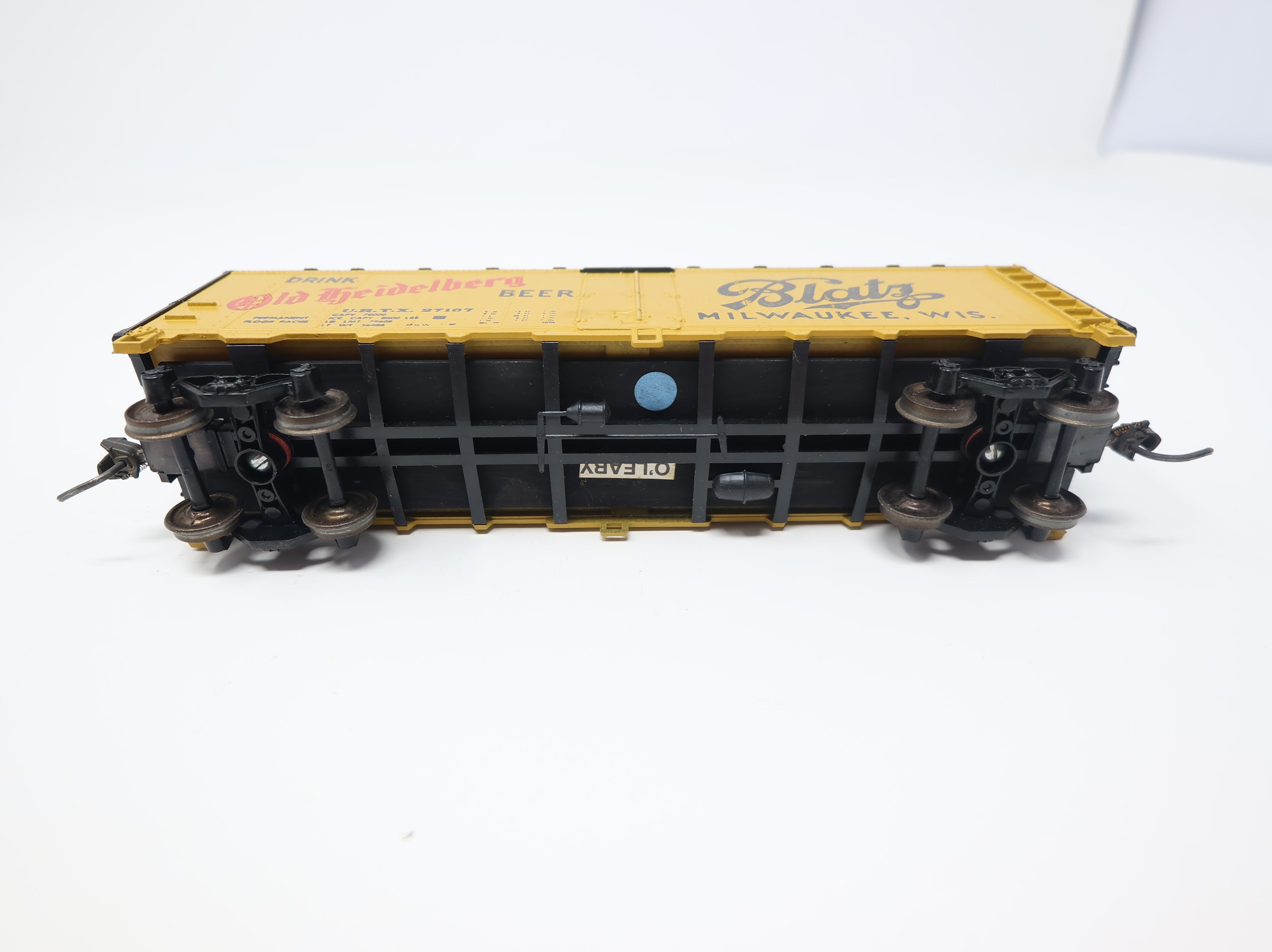 USED Athearn HO Scale 40' Reefer Box Car Blatz Old Heidelberg Beer URTX #27107