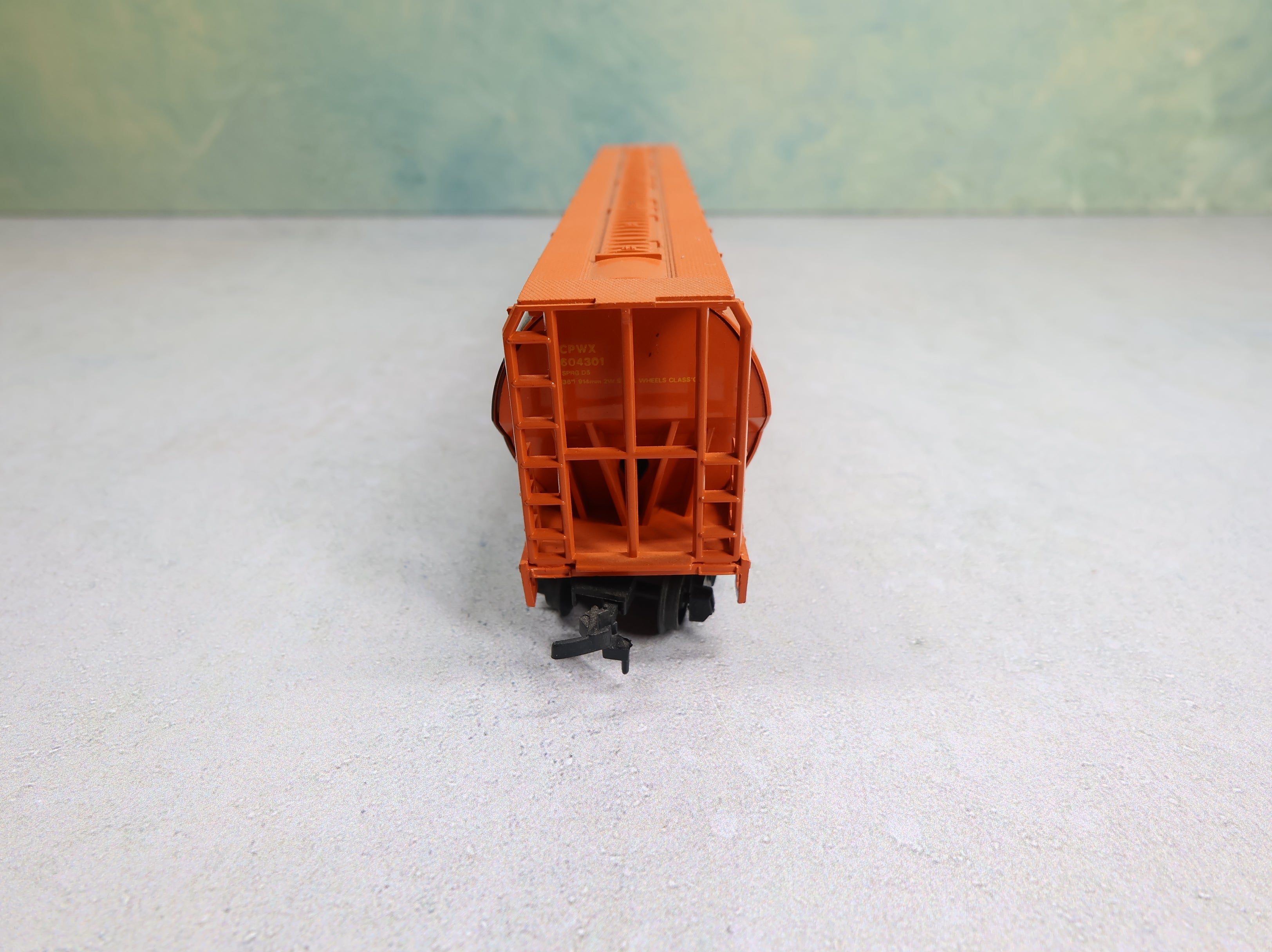 USED Bachmann HO Scale Cylindrical Grain Hopper Gov. of Canada CPWX #604301