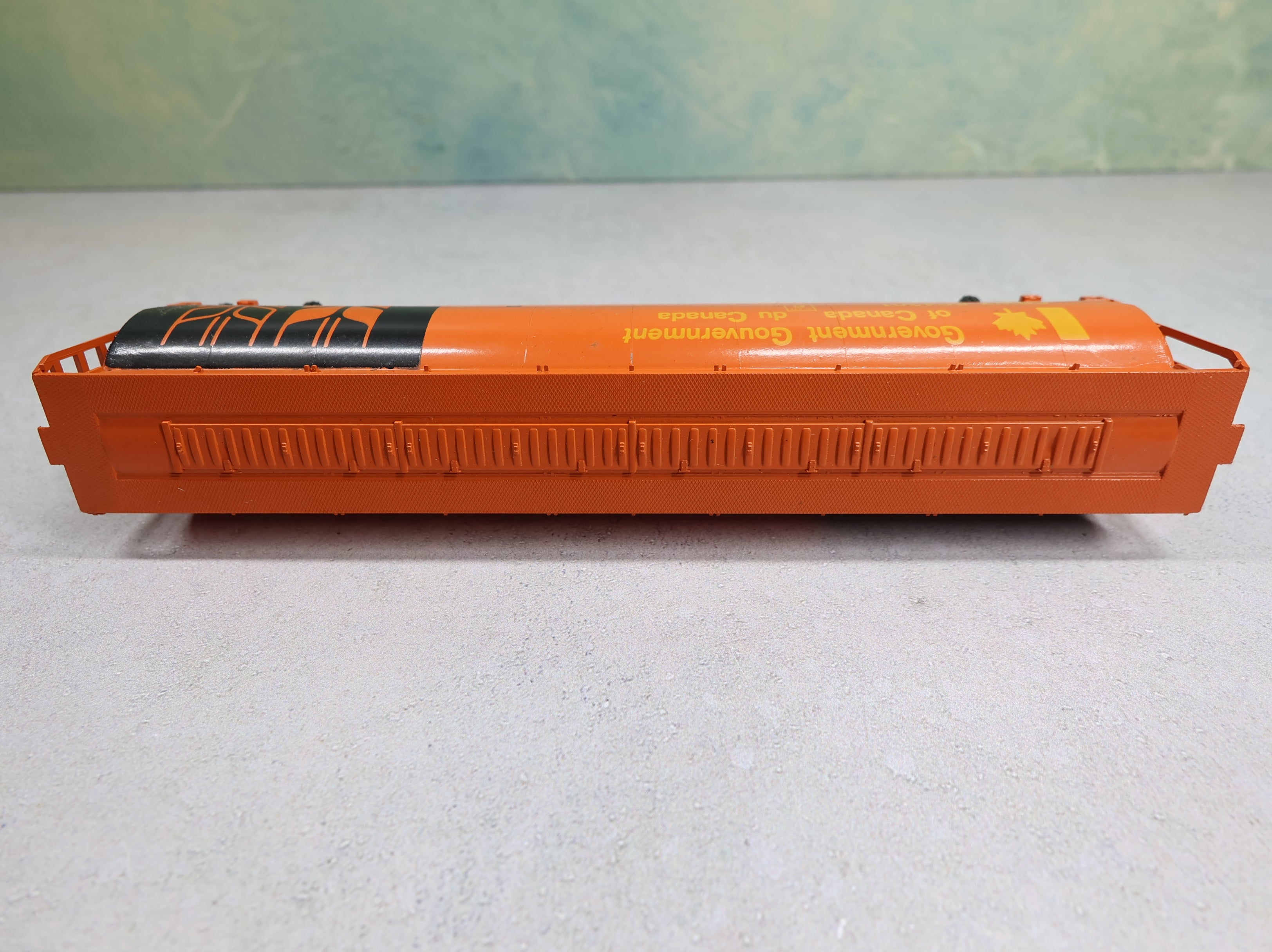 USED Bachmann HO Scale Cylindrical Grain Hopper Gov. of Canada CPWX #604301