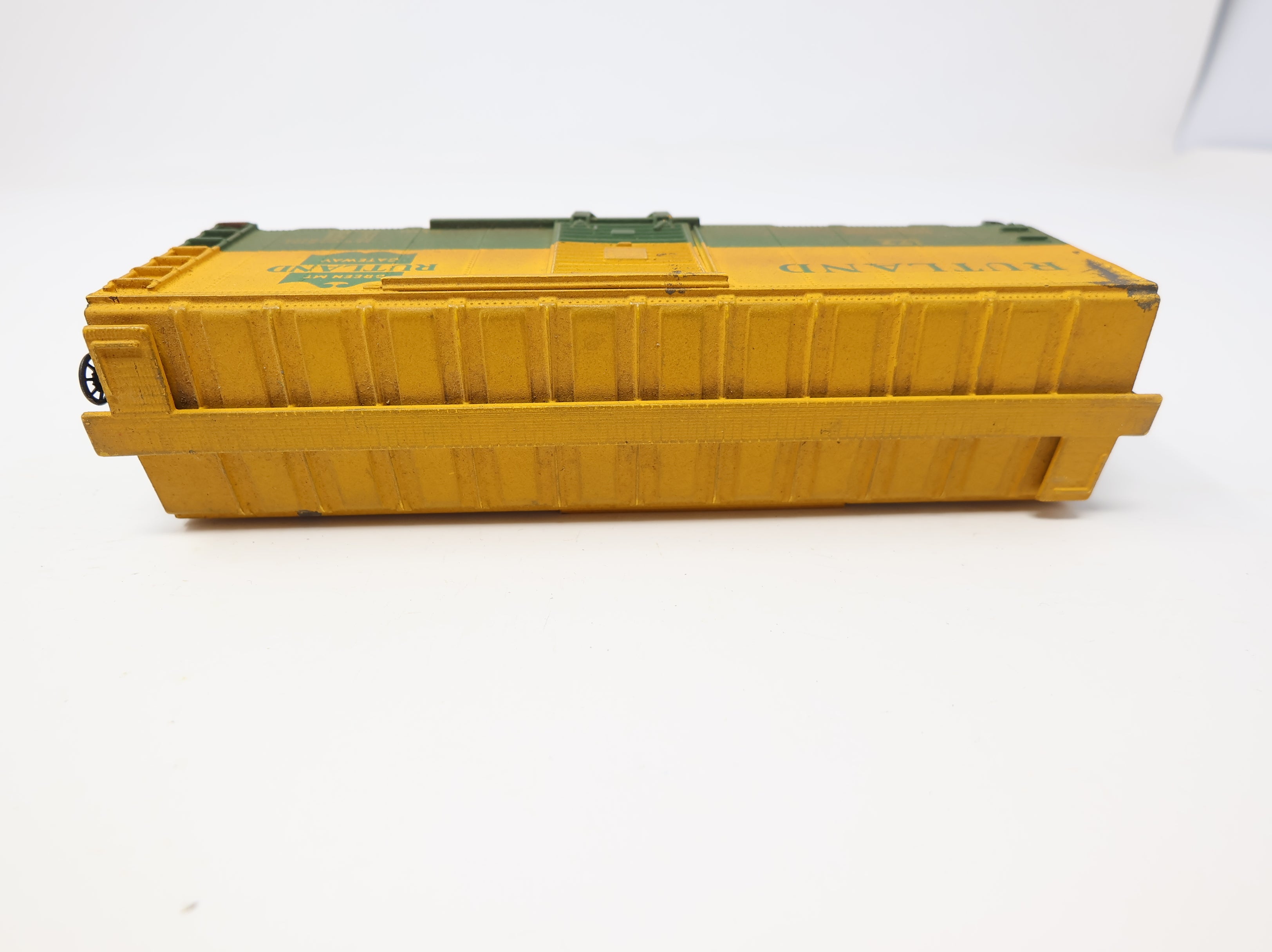 USED HO Scale 40' Steel Box Car Rutland #177 Weathered