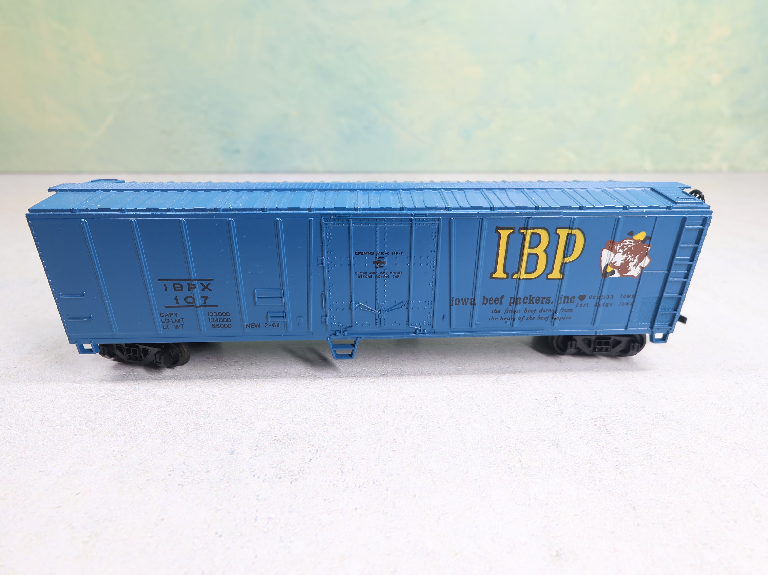 USED Bachmann HO Scale 50' Box Car Iowa Beef Packers IBPX #107