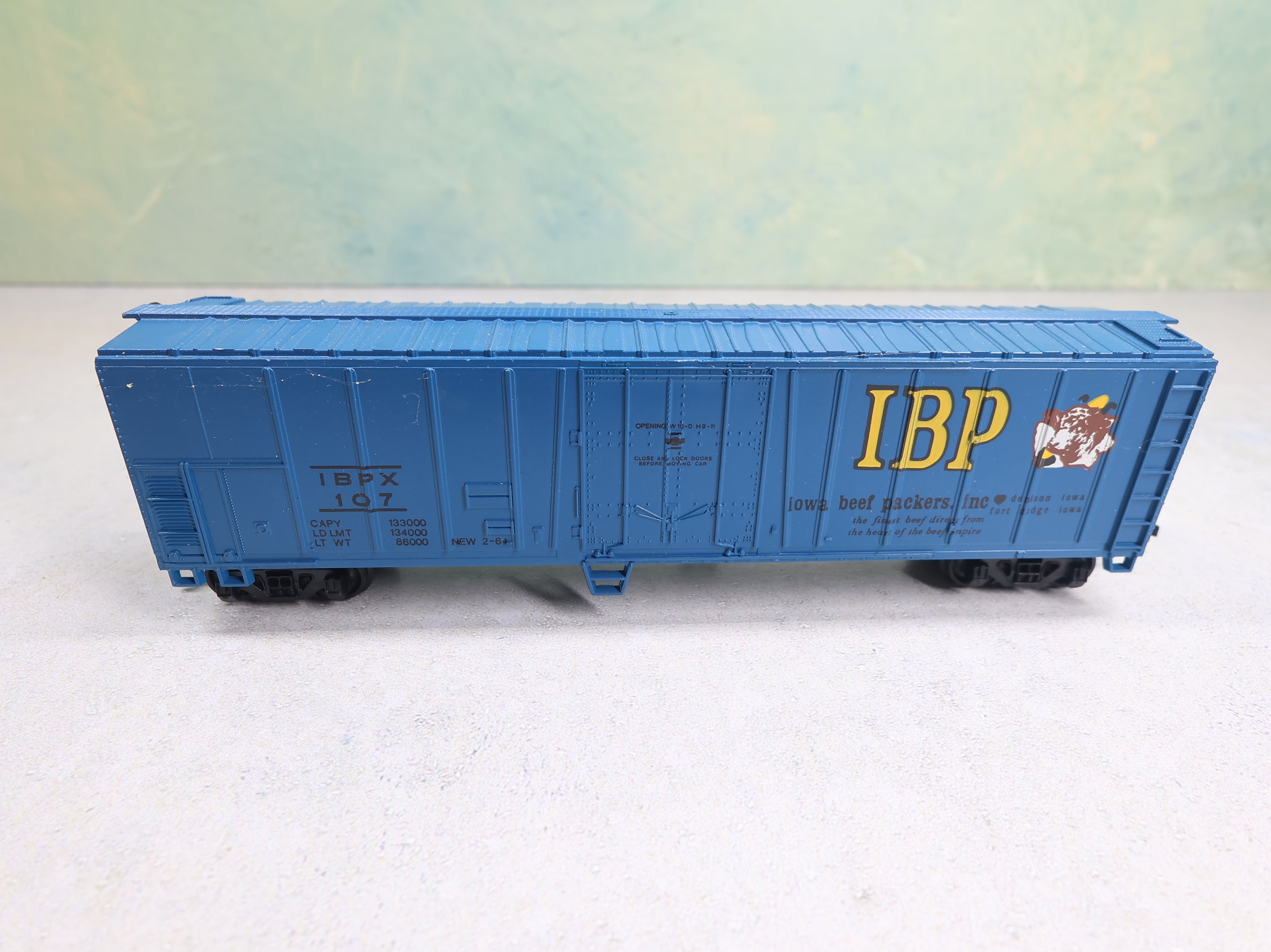 USED Bachmann HO Scale 50' Box Car Iowa Beef Packers IBPX #107