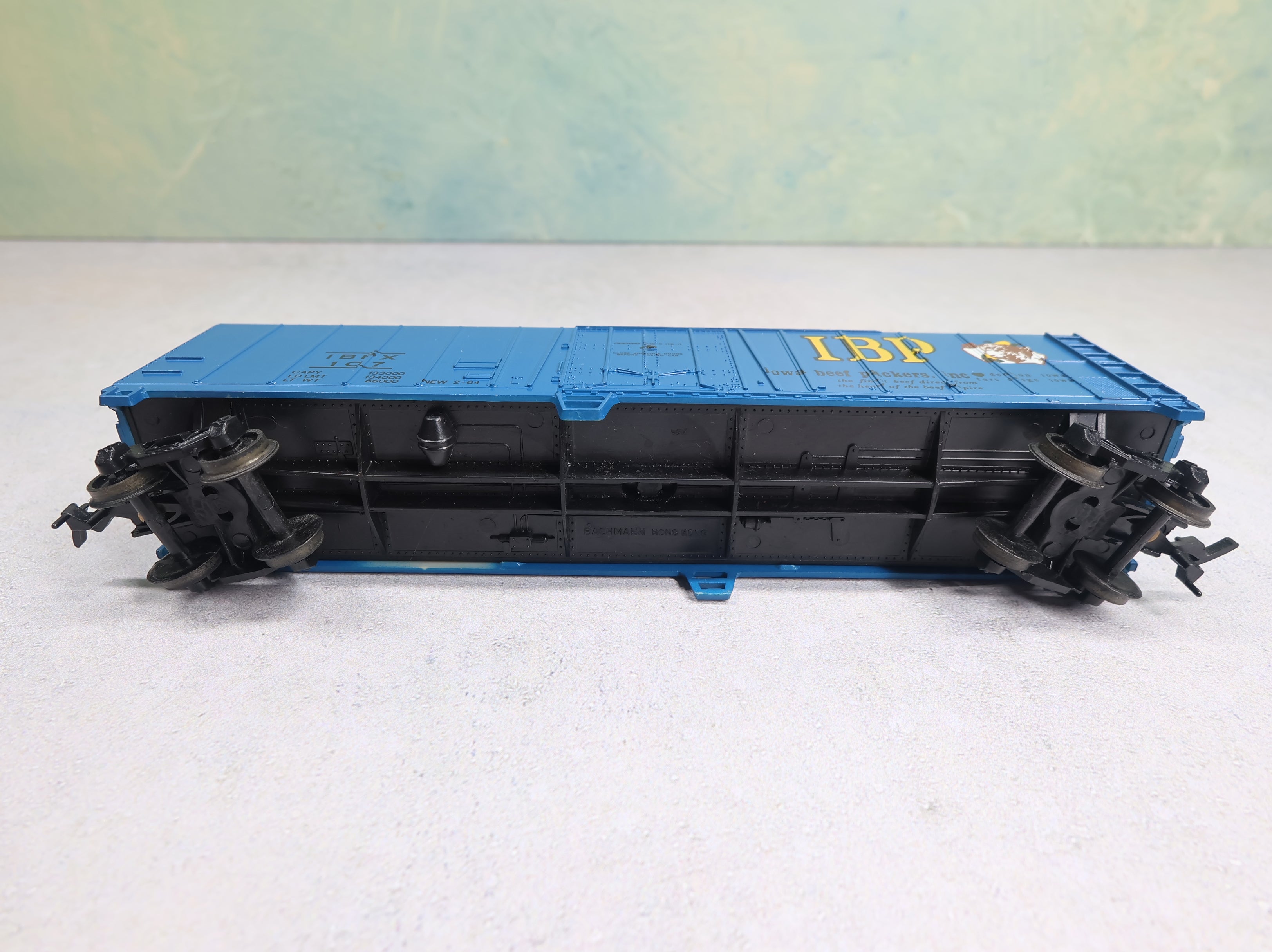 USED Bachmann HO Scale 50' Box Car Iowa Beef Packers IBPX #107