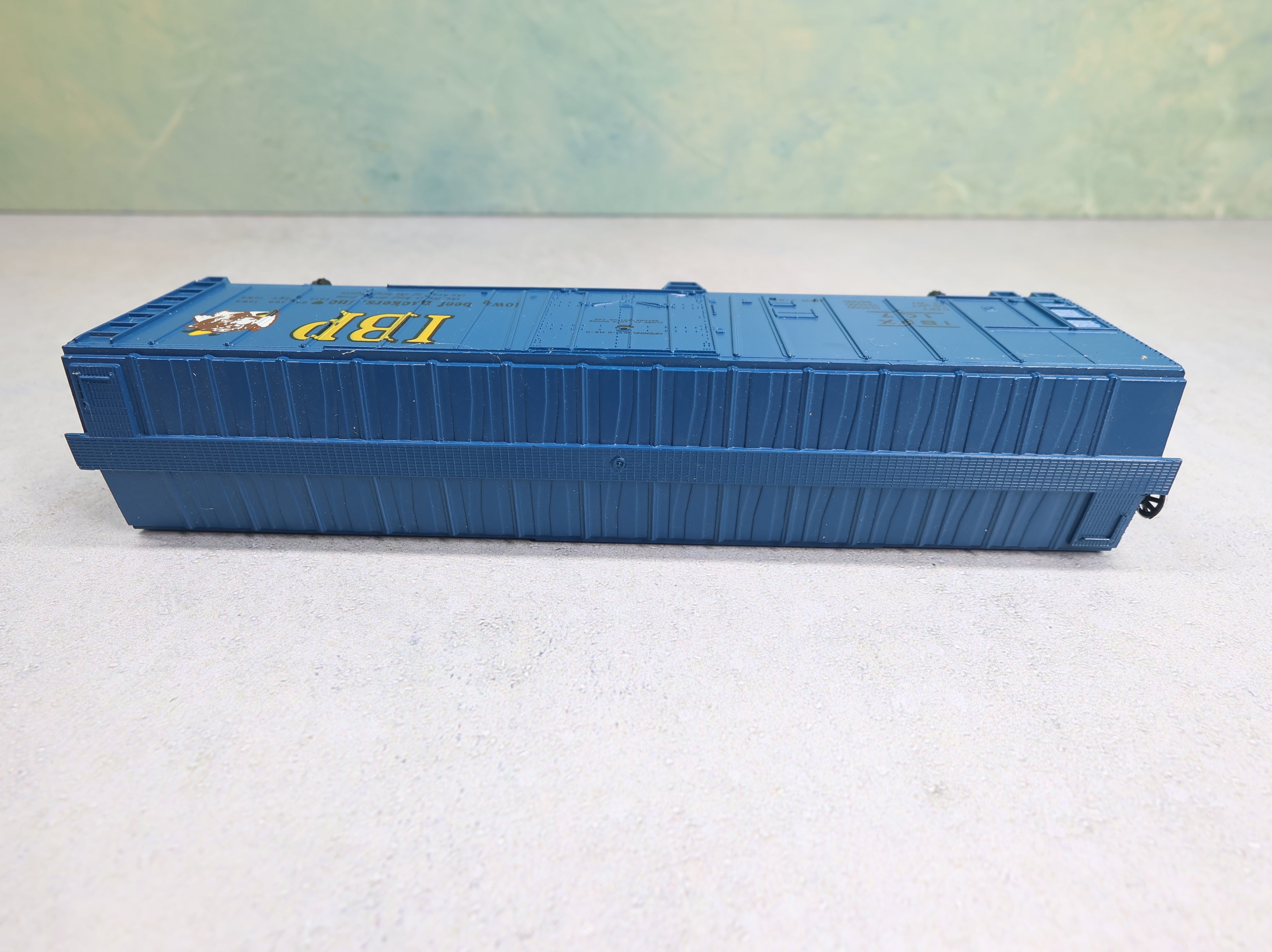 USED Bachmann HO Scale 50' Box Car Iowa Beef Packers IBPX #107