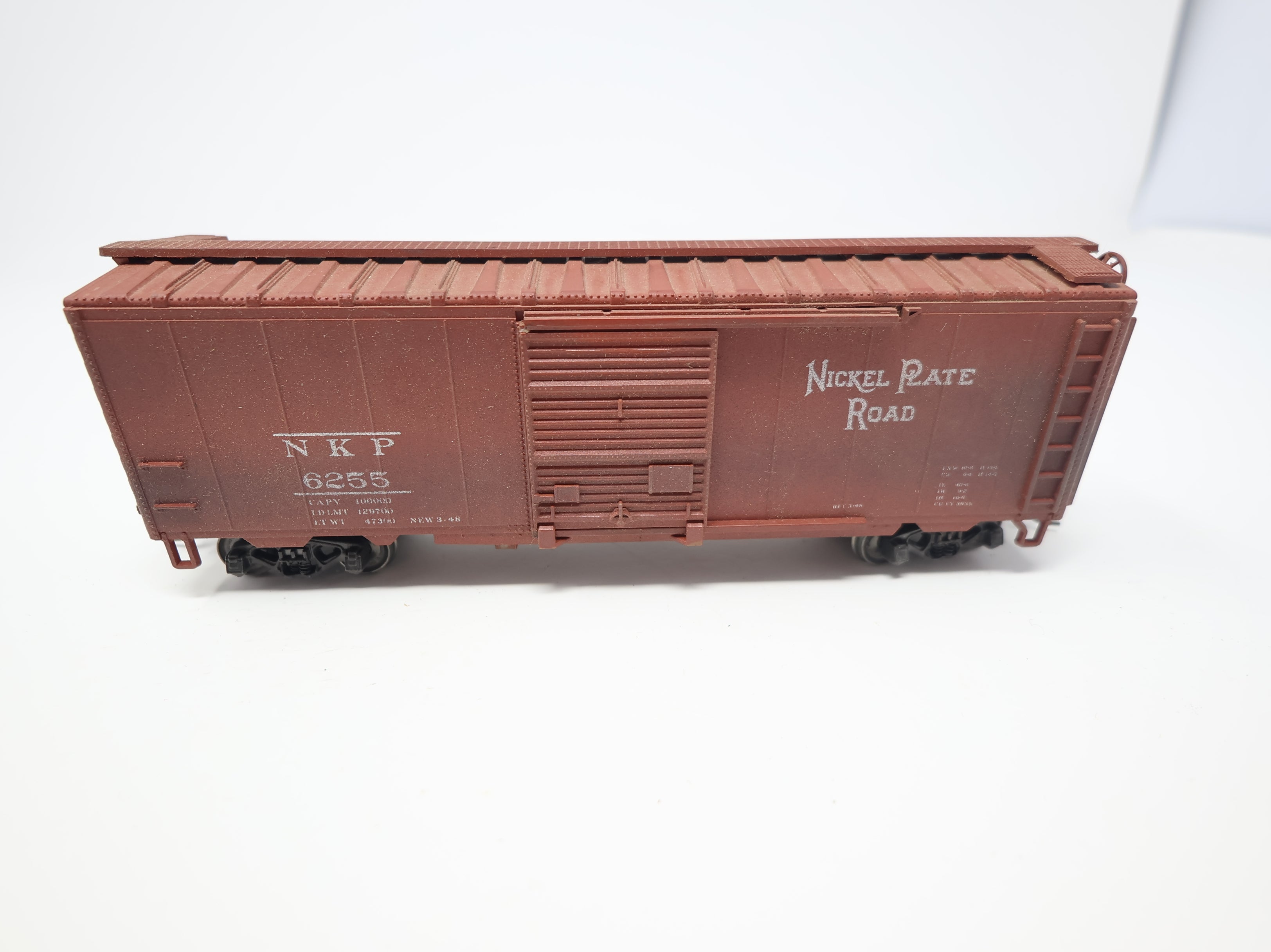 USED Walthers HO Scale 40' Steel Box Car Nickel Plate Road NKP #6255 Weathered