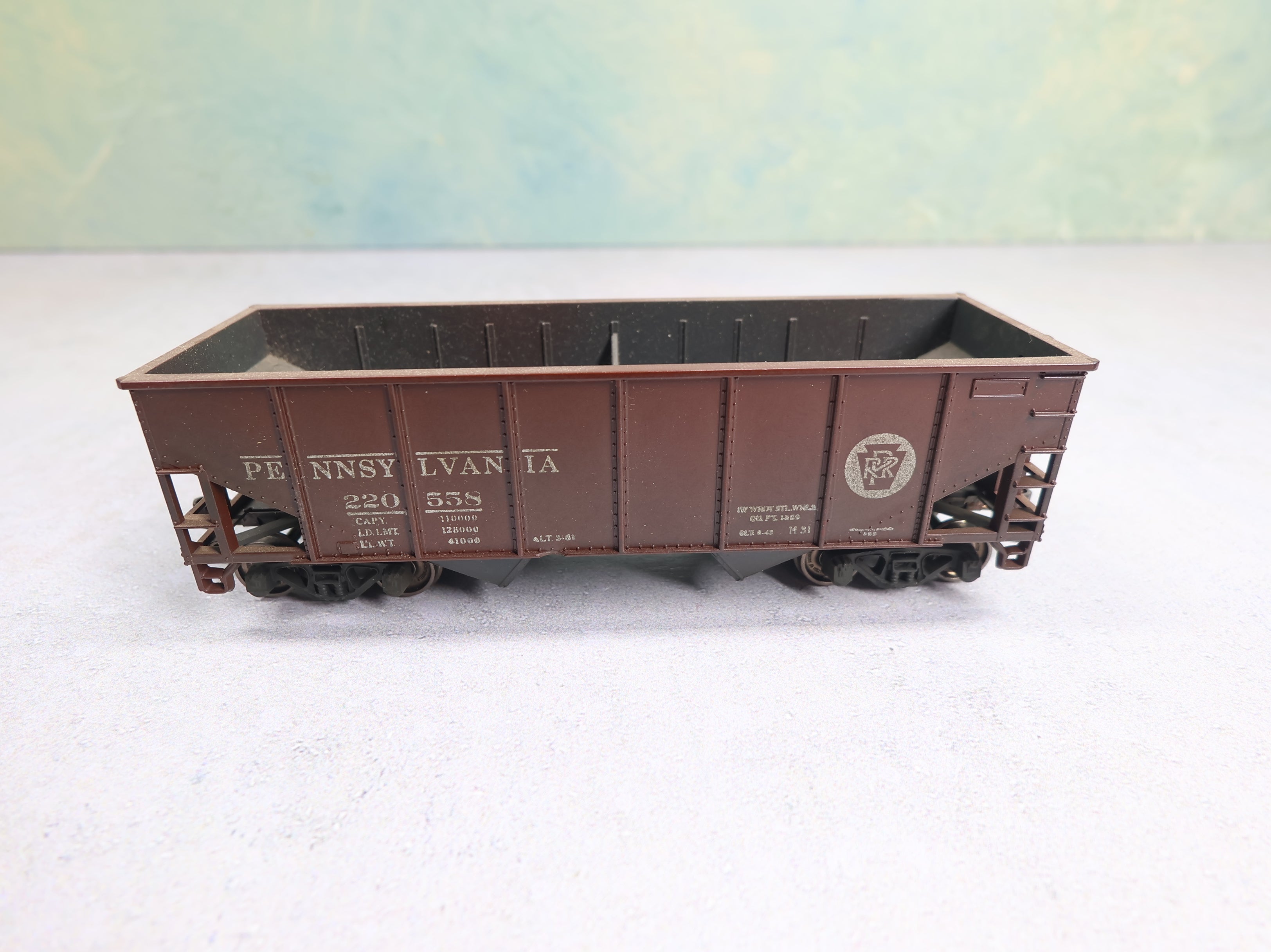 USED Athearn HO Scale Open Hopper Pennsylvania #220558 Weathered