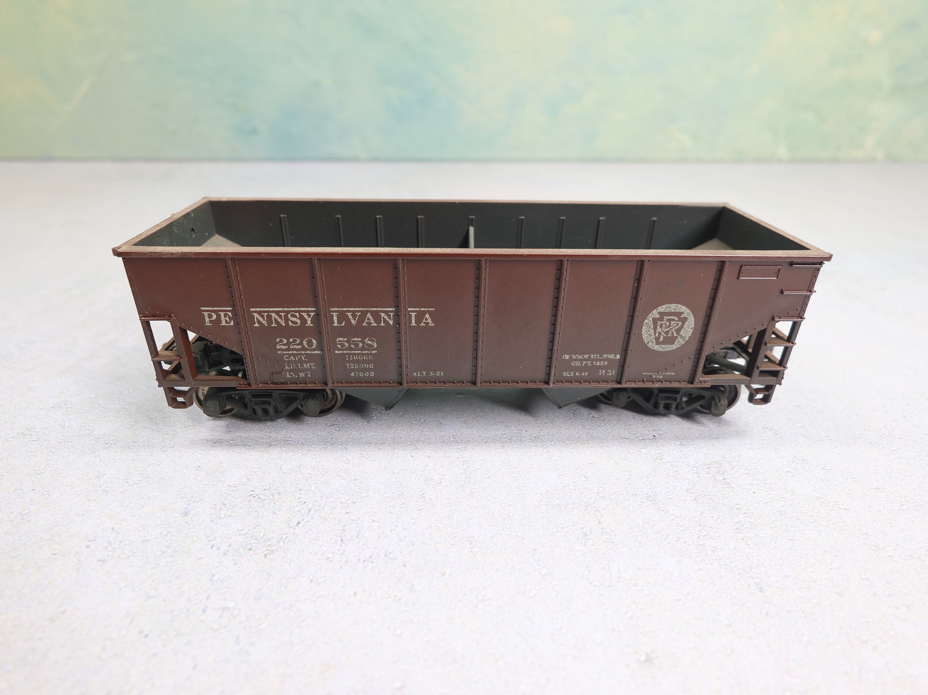 USED Athearn HO Scale Open Hopper Pennsylvania #220558 Weathered