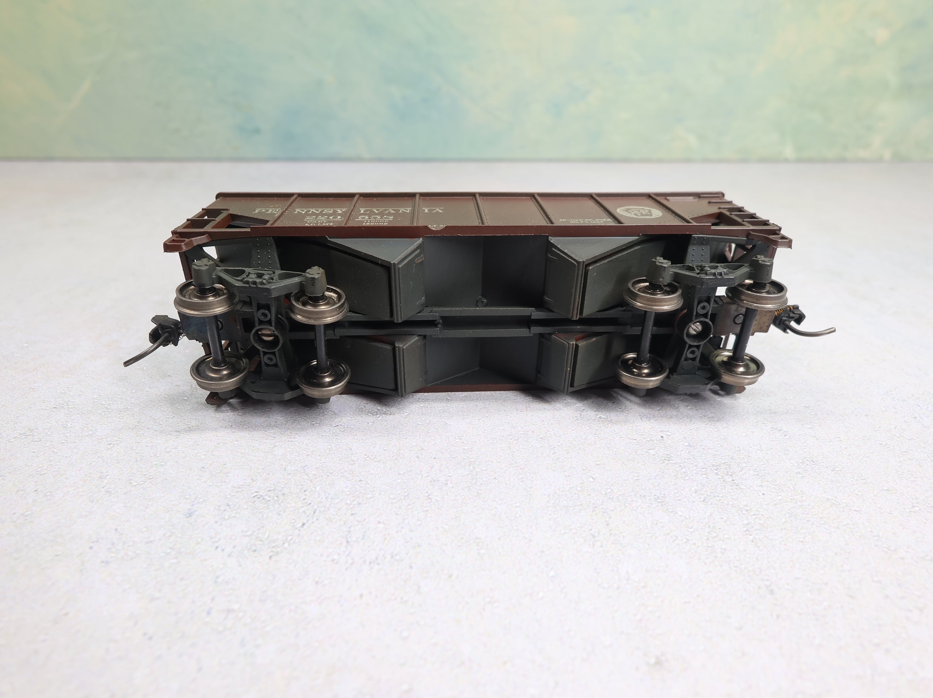 USED Athearn HO Scale Open Hopper Pennsylvania #220558 Weathered