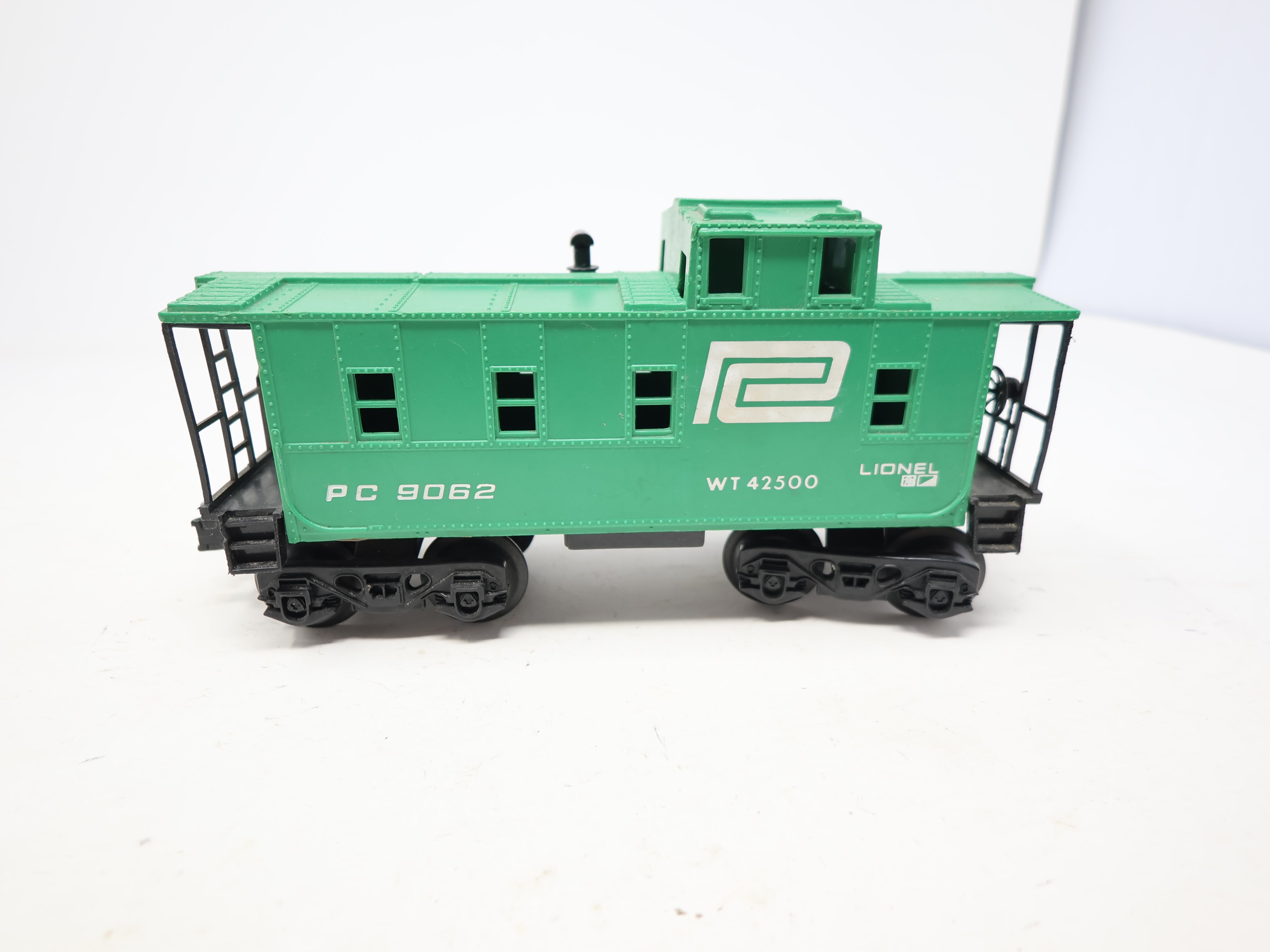 USED Lionel O, Caboose, Penn Central PC #9062