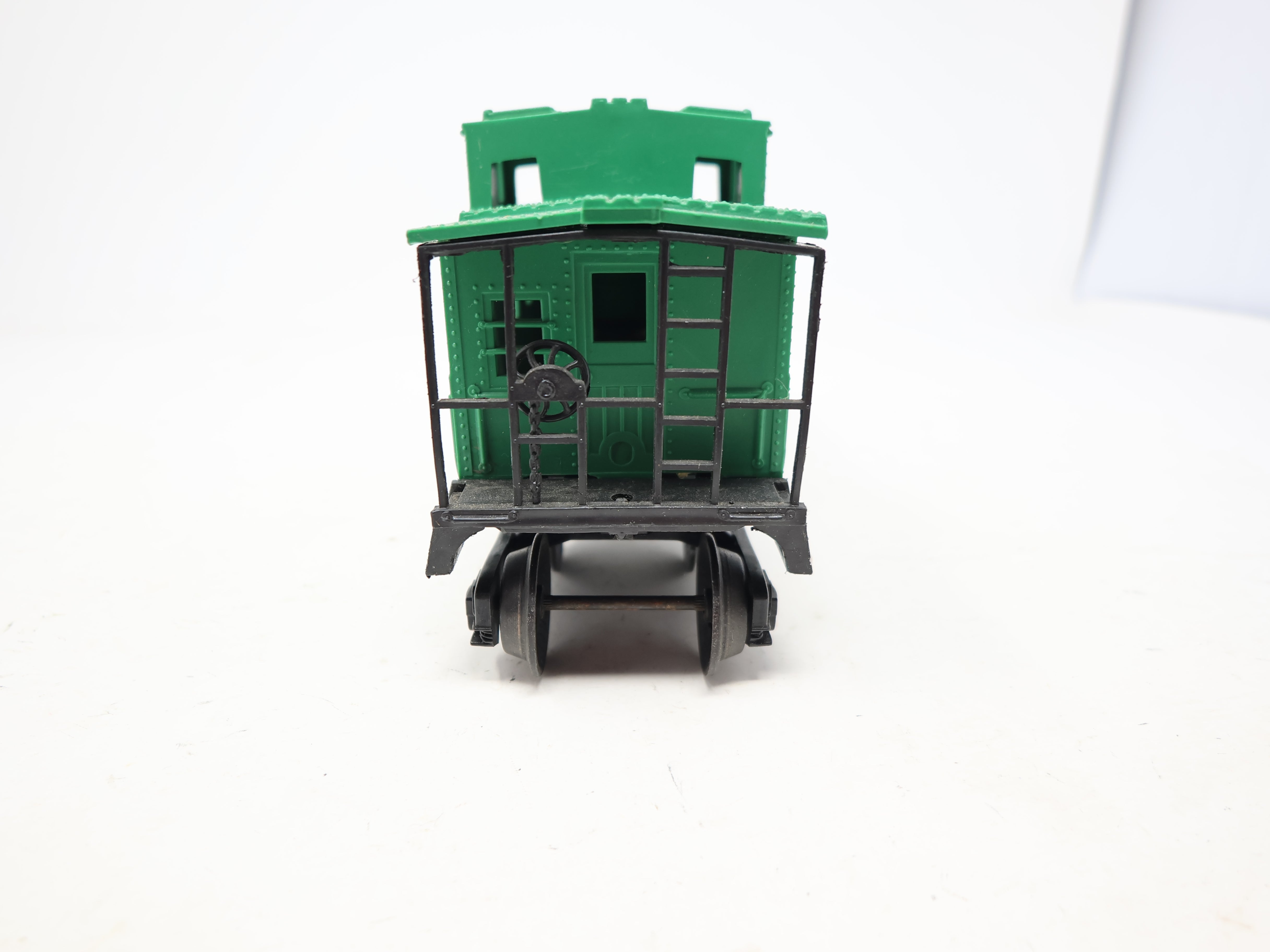 USED Lionel O, Caboose, Penn Central PC #9062