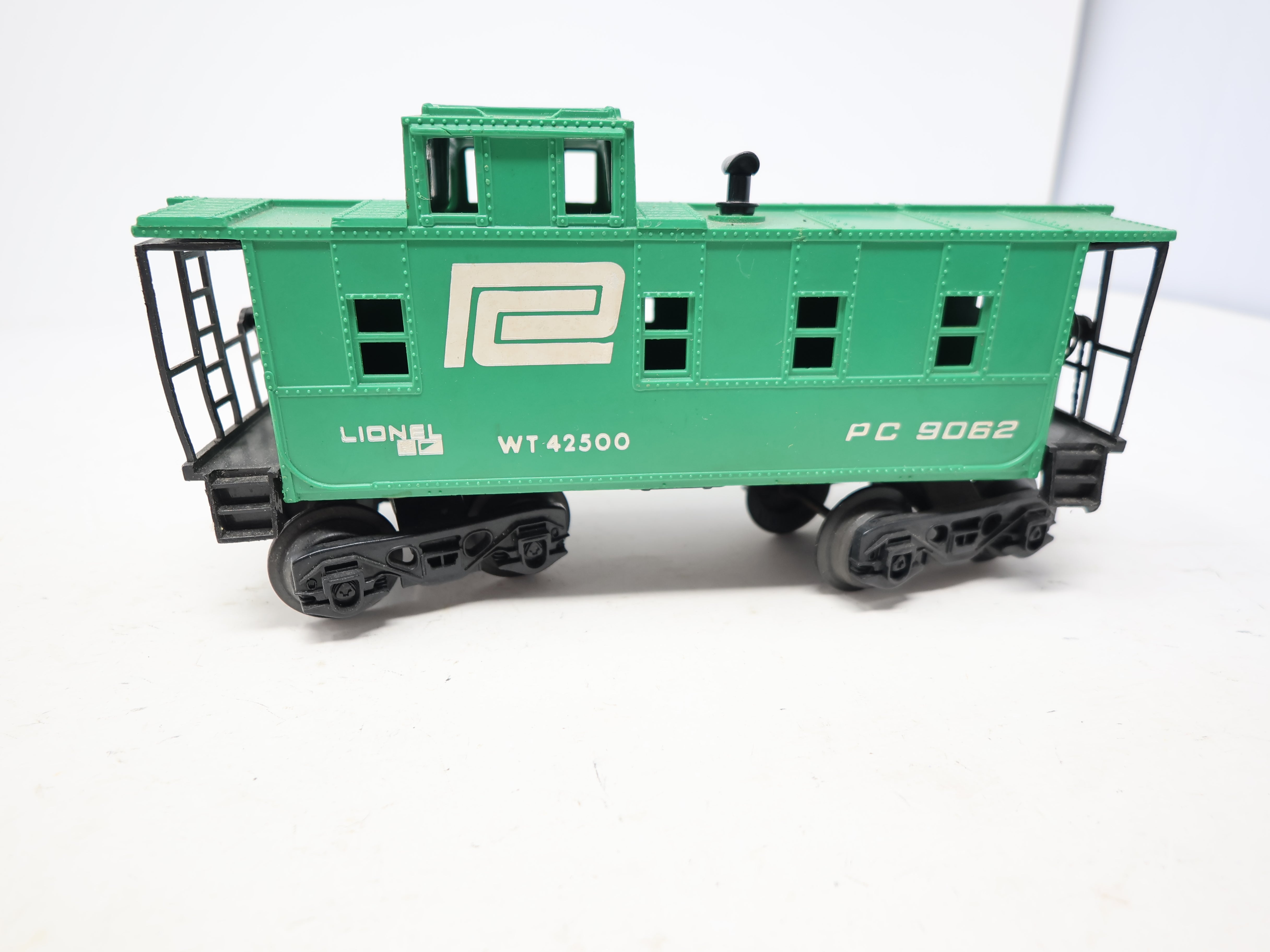 USED Lionel O, Caboose, Penn Central PC #9062