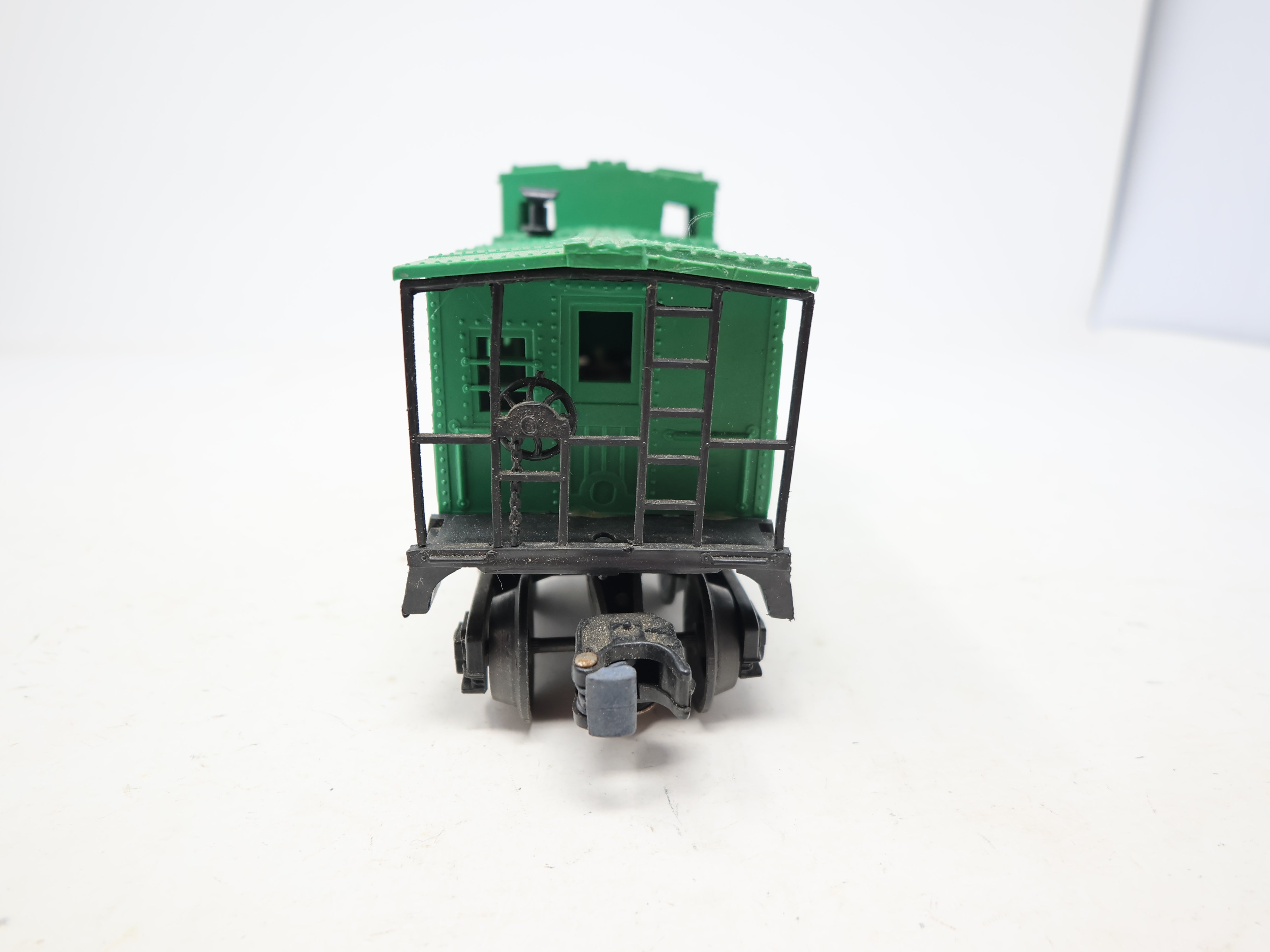 USED Lionel O, Caboose, Penn Central PC #9062