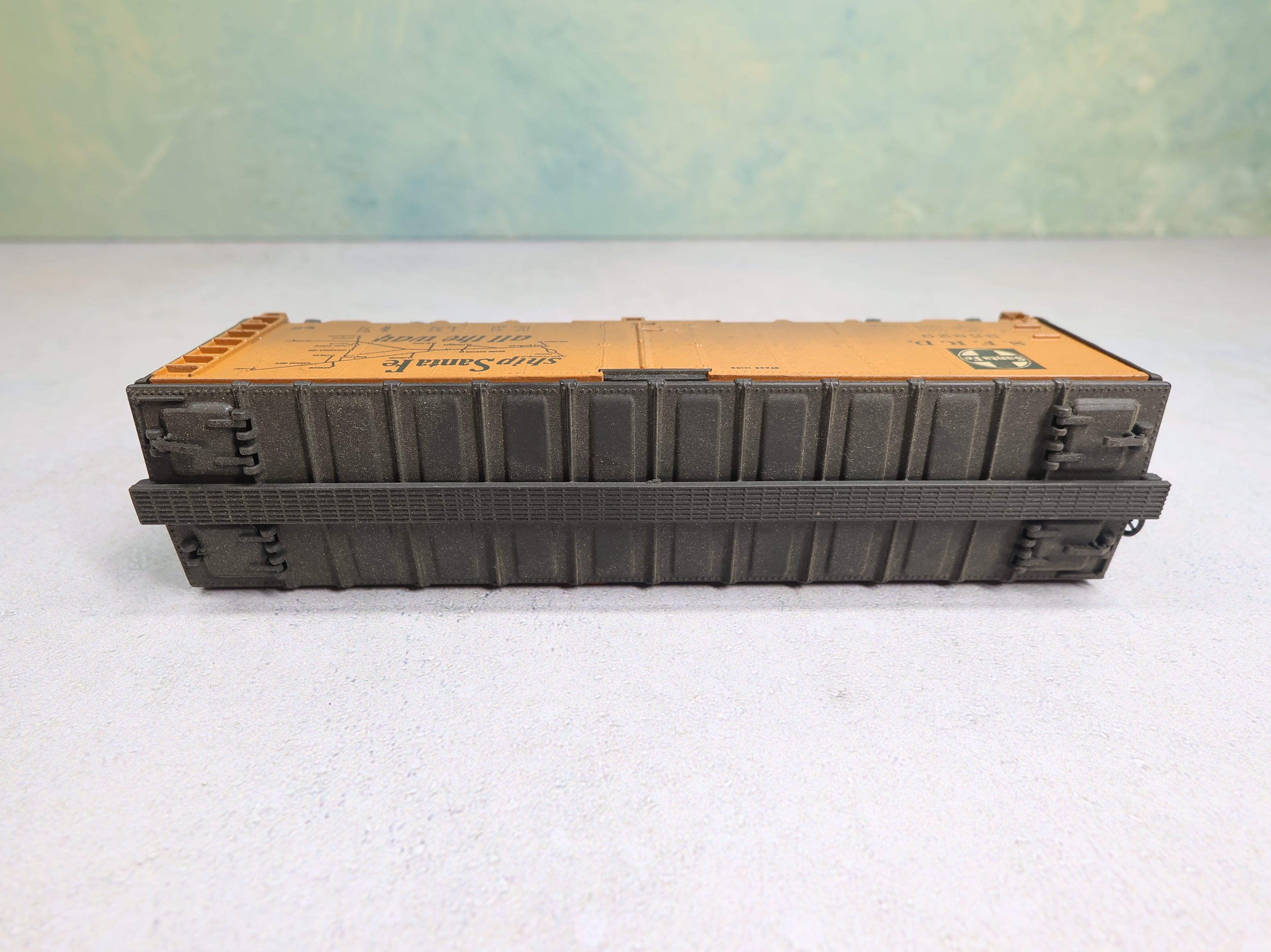 USED Athearn HO Scale 40' Reefer Weathered Santa Fe SFRD #35829