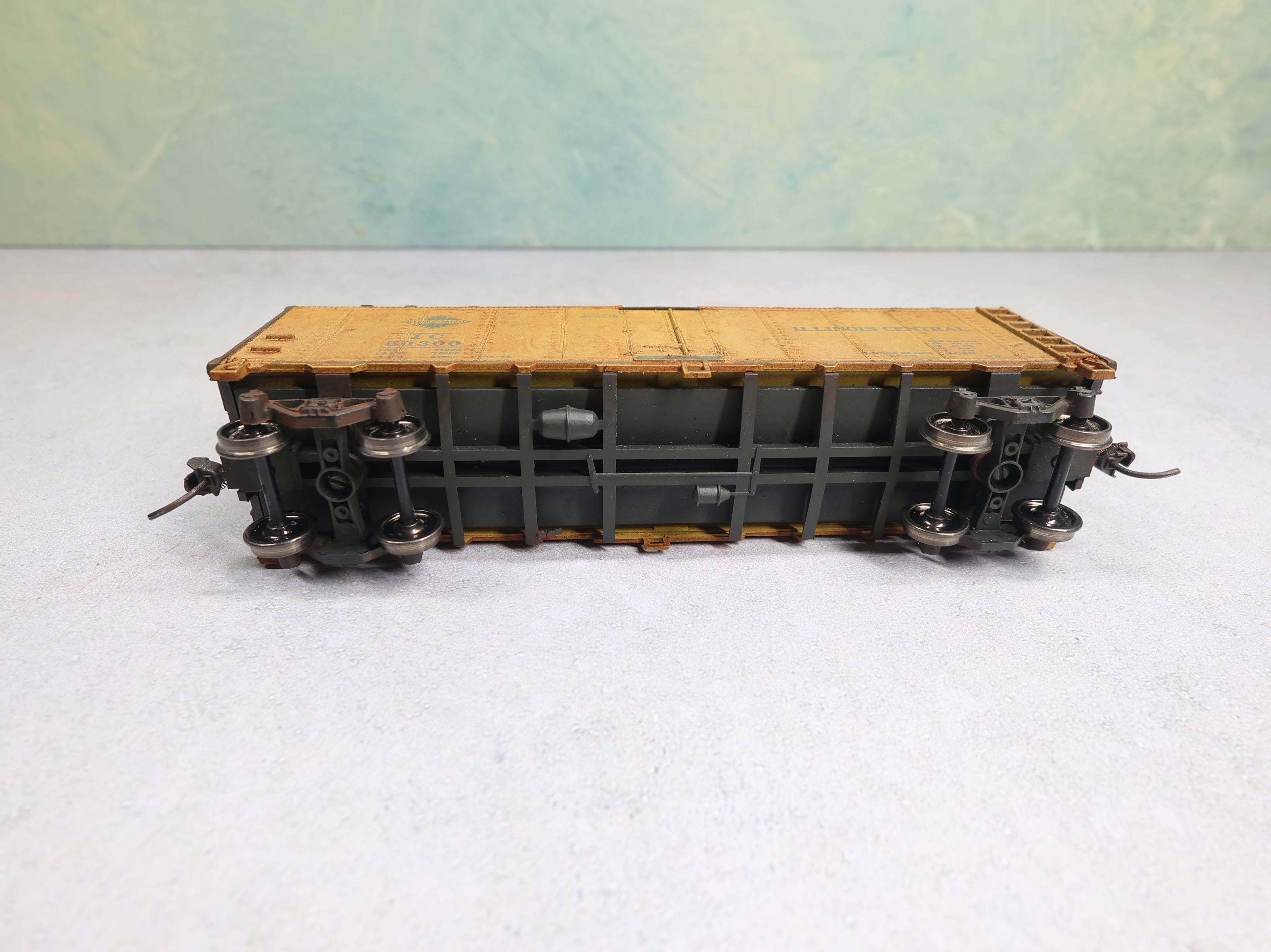 USED Athearn HO Scale 40' Box Car Illinois Central IC #50300 Weathered