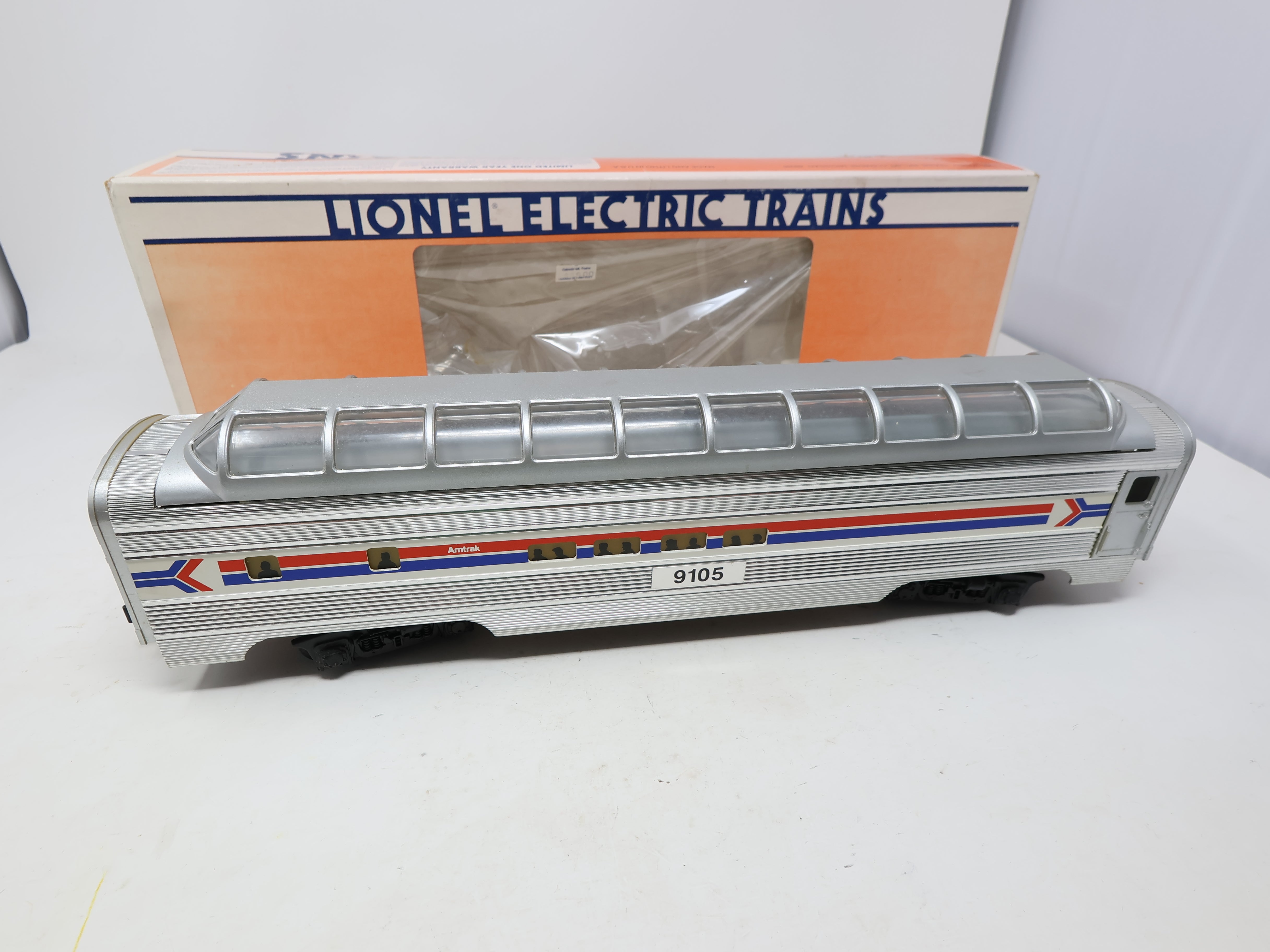 USED Lionel 6-19105 O, Full Vista Dome Passenger Car, Amtrak #9105, w/ Light