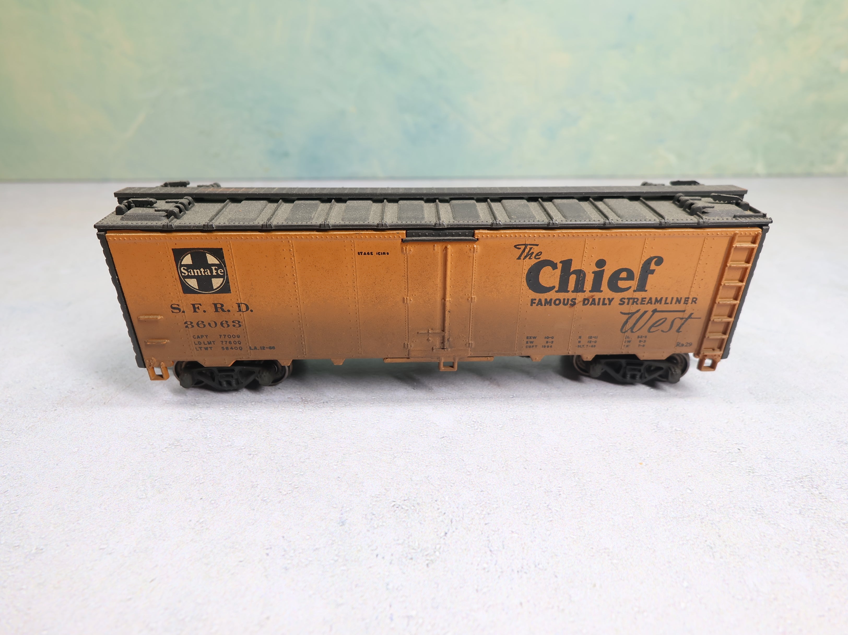 USED Athearn HO Scale 40' Reefer Weathered Santa Fe SFRD #36063