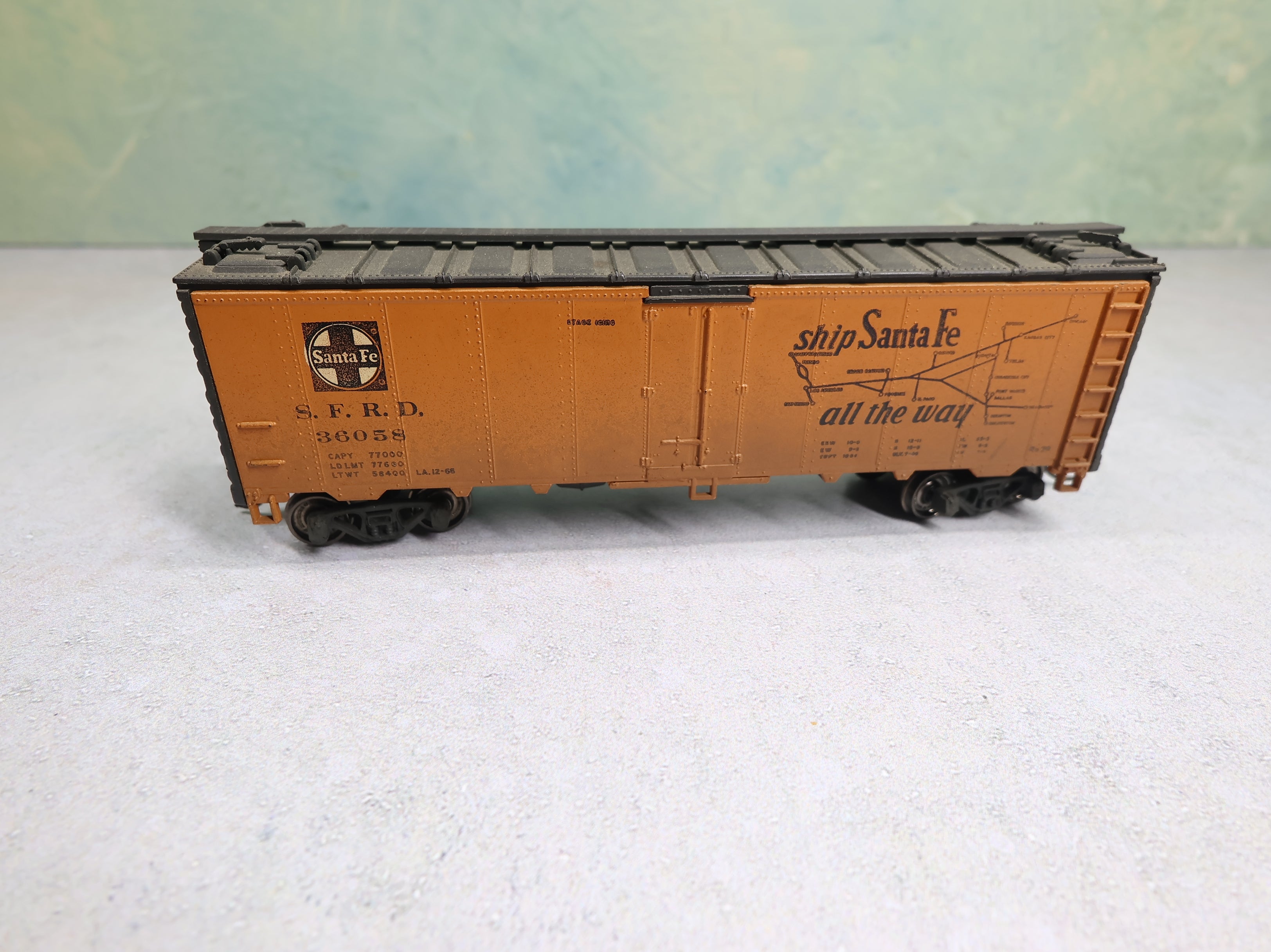 USED Athearn HO Scale 40' Reefer Weathered Santa Fe SFRD #36058