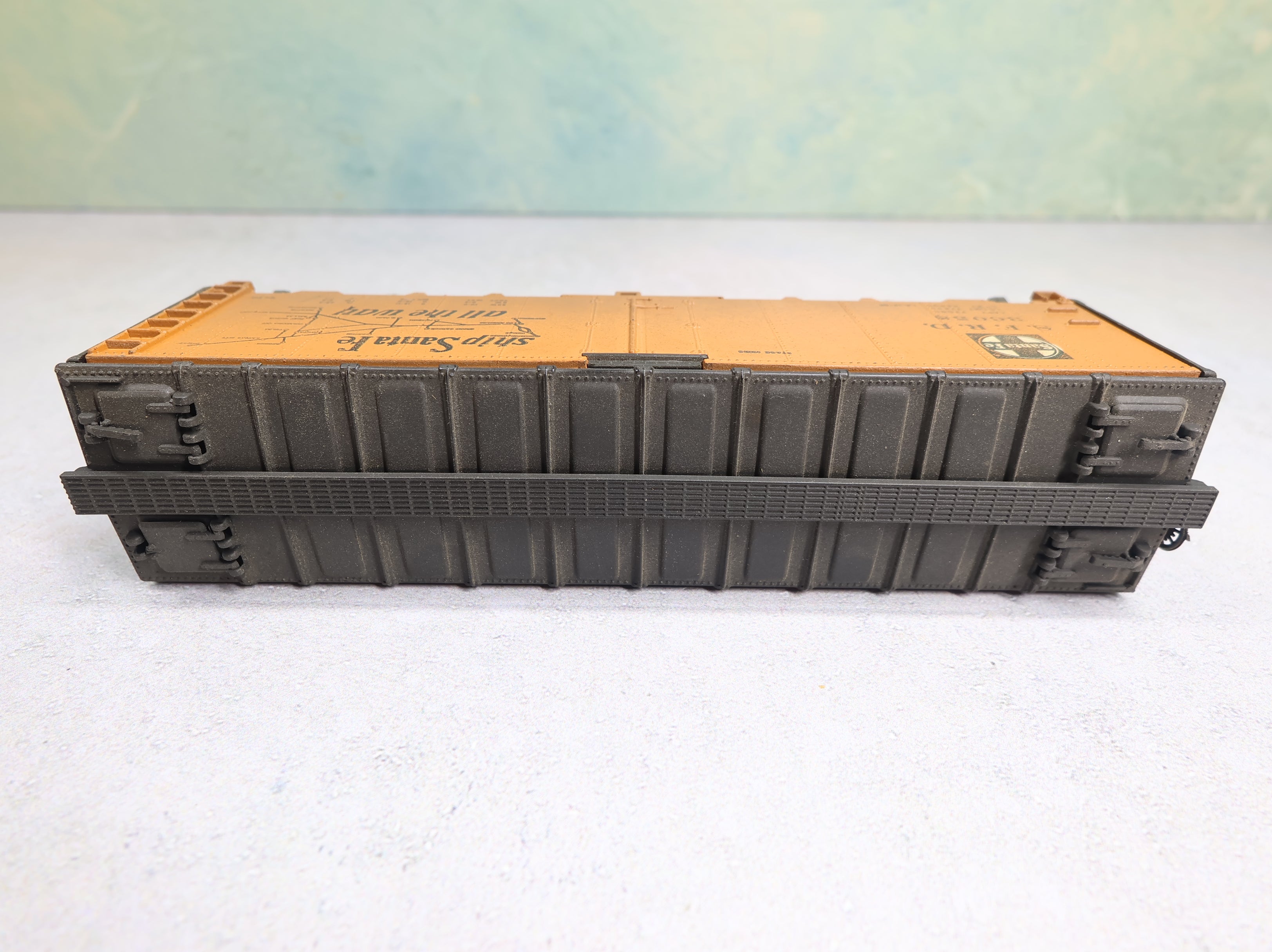 USED Athearn HO Scale 40' Reefer Weathered Santa Fe SFRD #36058