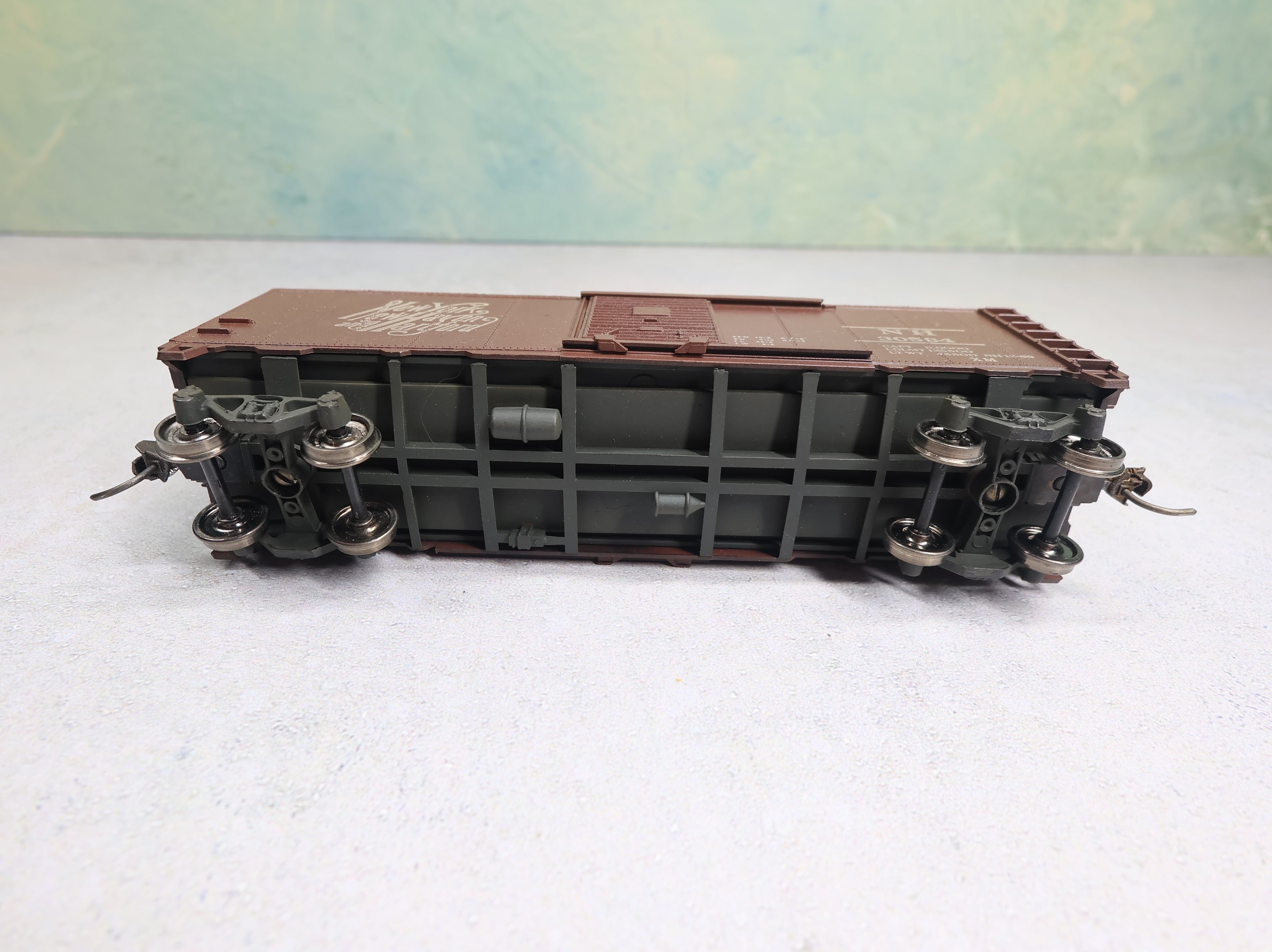 USED Athearn HO Scale 40' Box Car New York, New Haven & Hartford NH #30564 Lightly Weathered