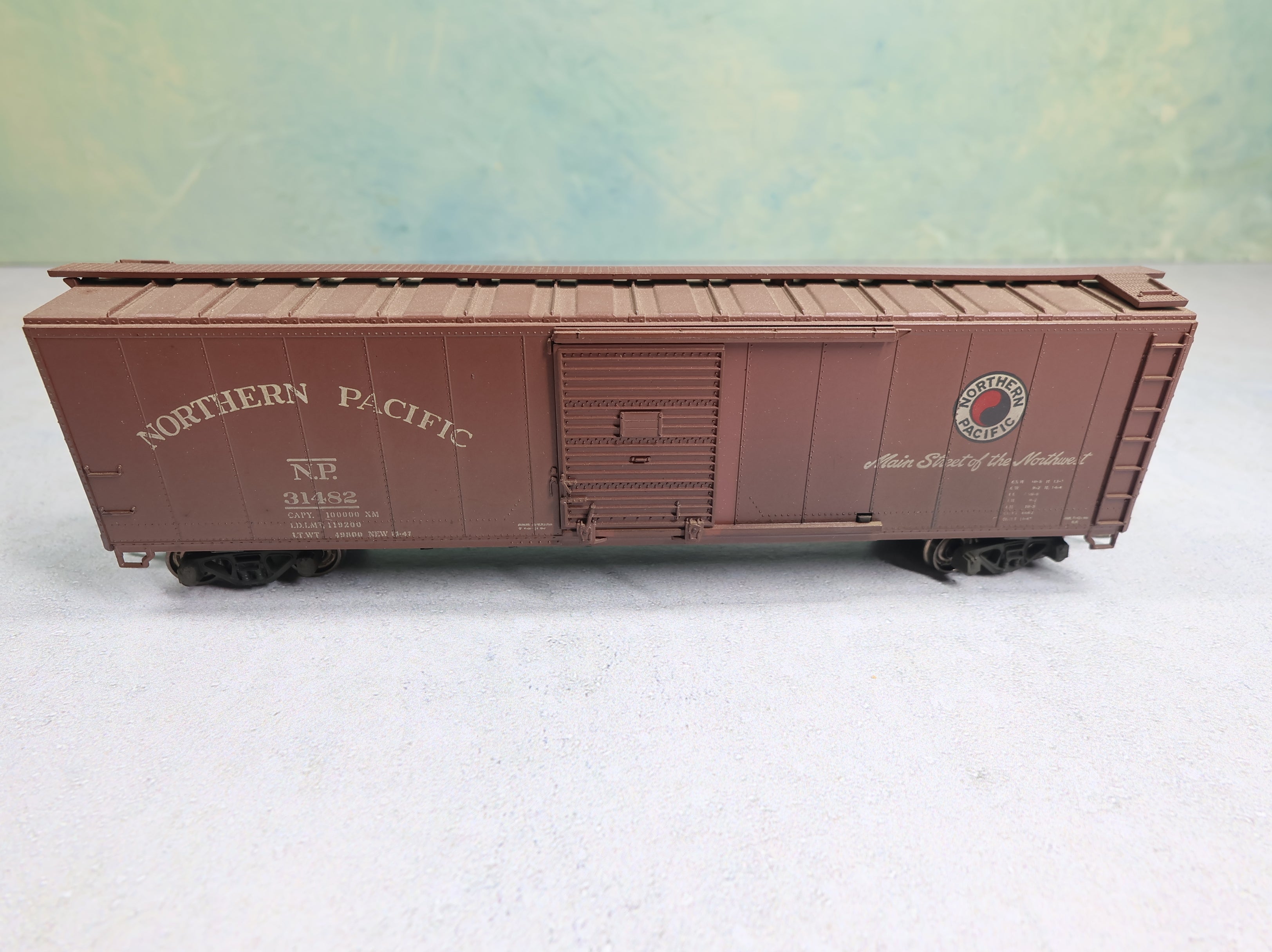 USED Athearn HO Scale 50' Box Car Northern Pacific NP #31482 Weathered