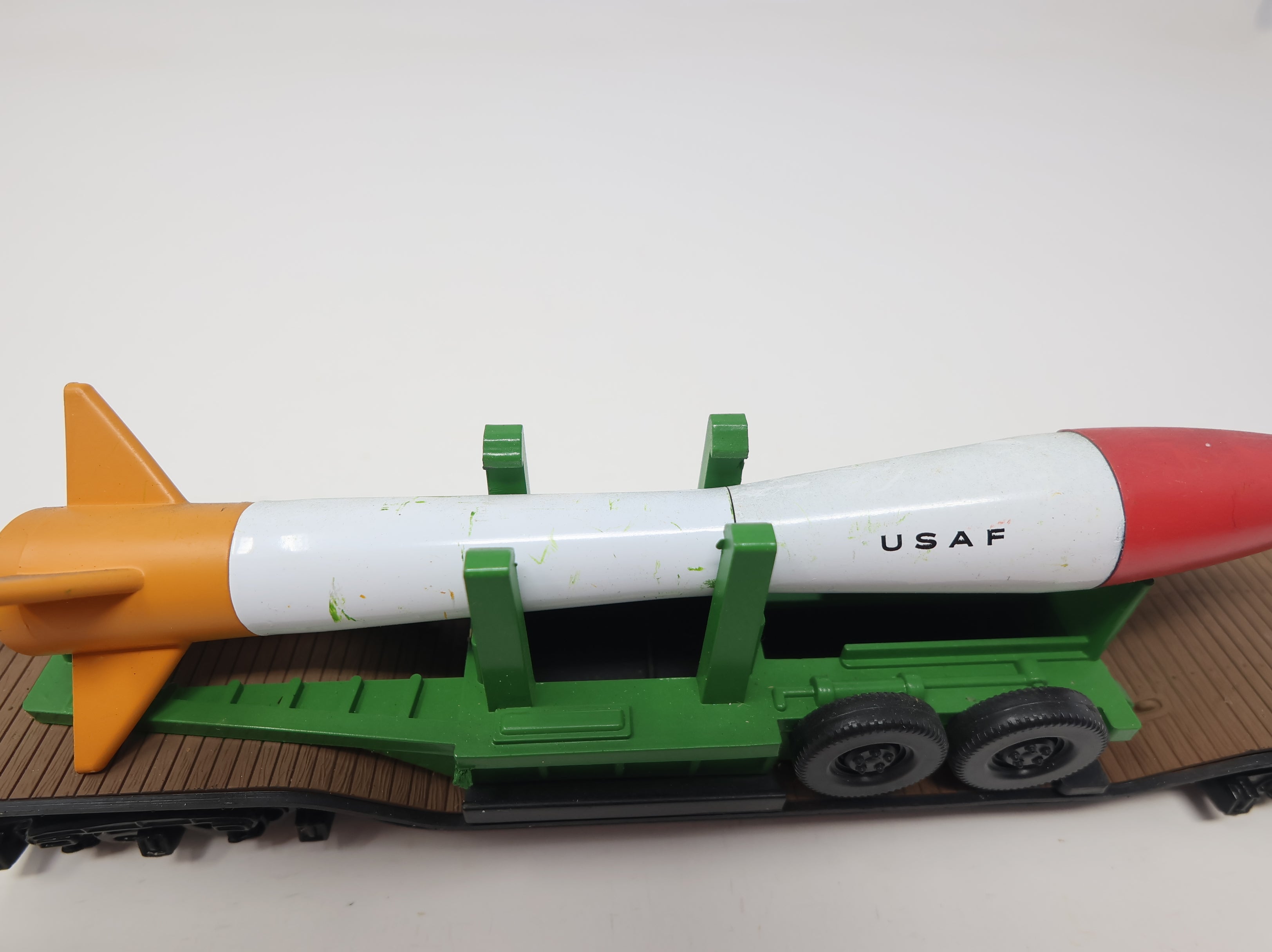 USED Bachmann HO Scale Center Depressed Flat Car w/ USAF Space Missile