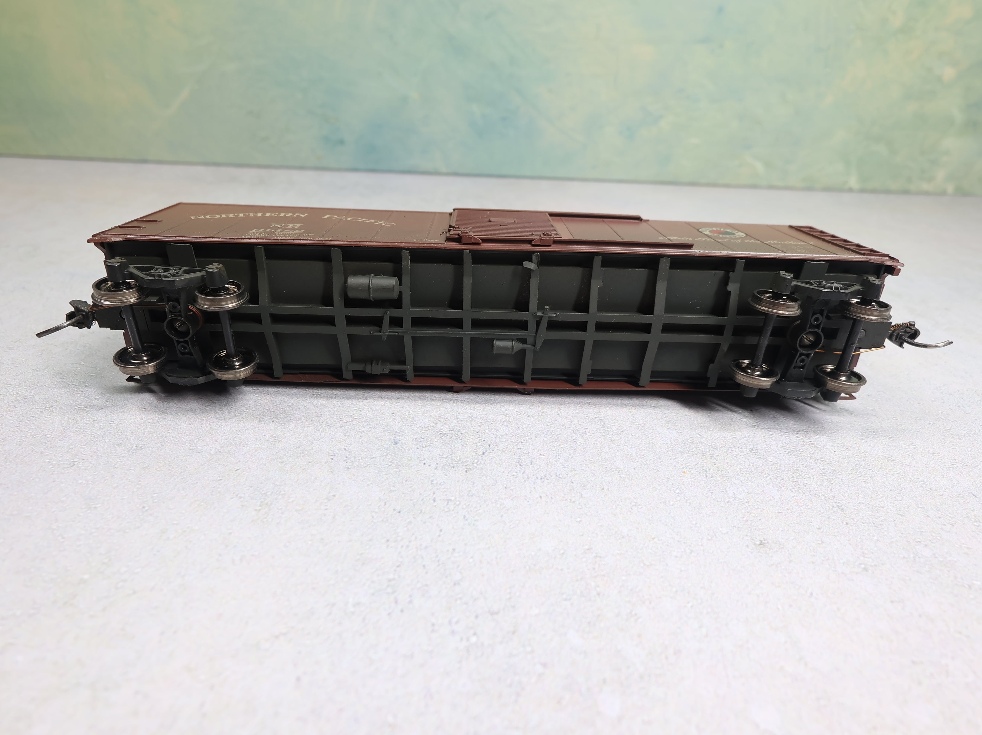 USED Athearn HO Scale 50' Box Car Northern Pacific NP #31482 Weathered