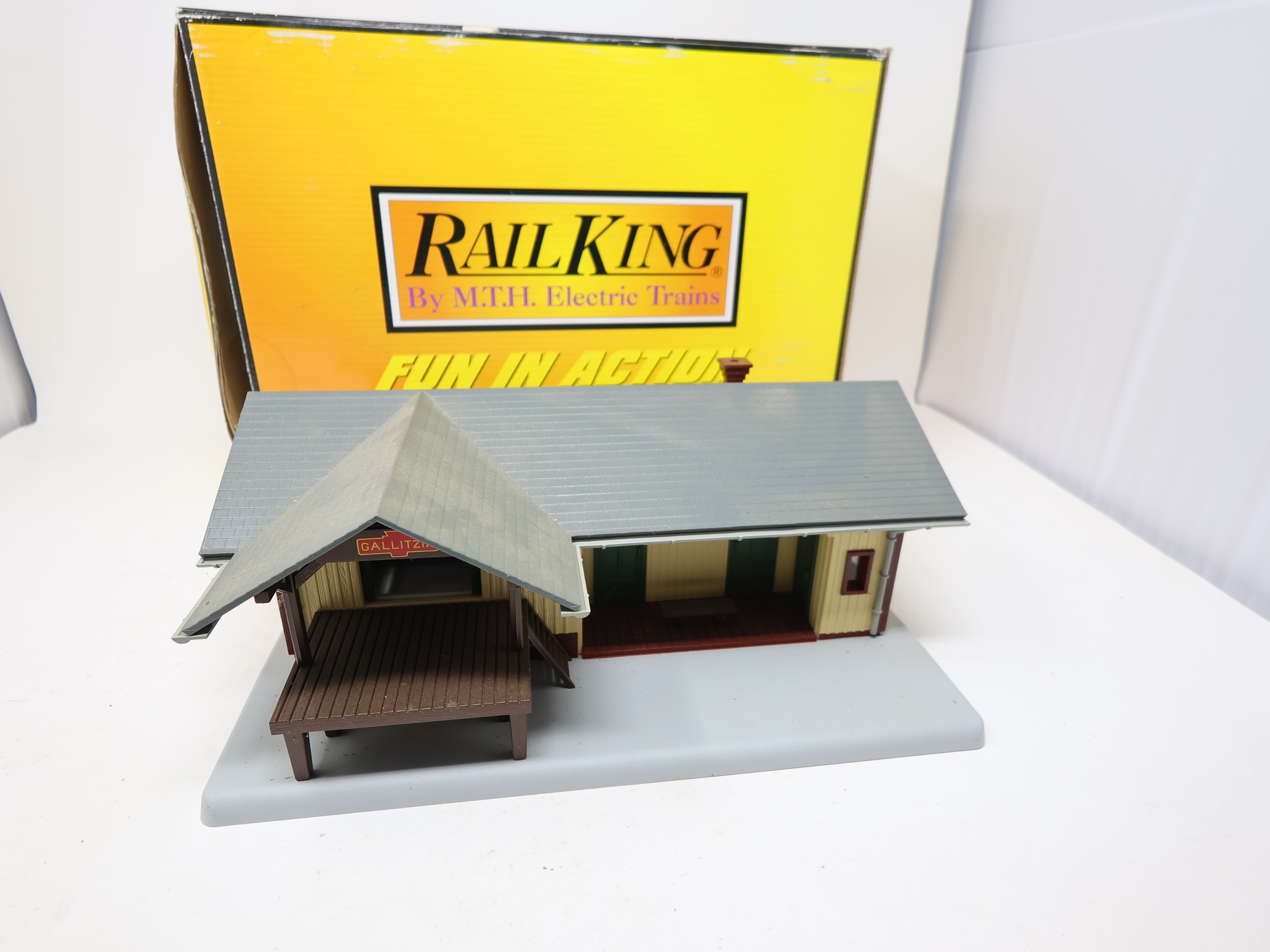 USED MTH Rail King 30-90143 O, Train Depot, Pennsylvania , Gallitzin