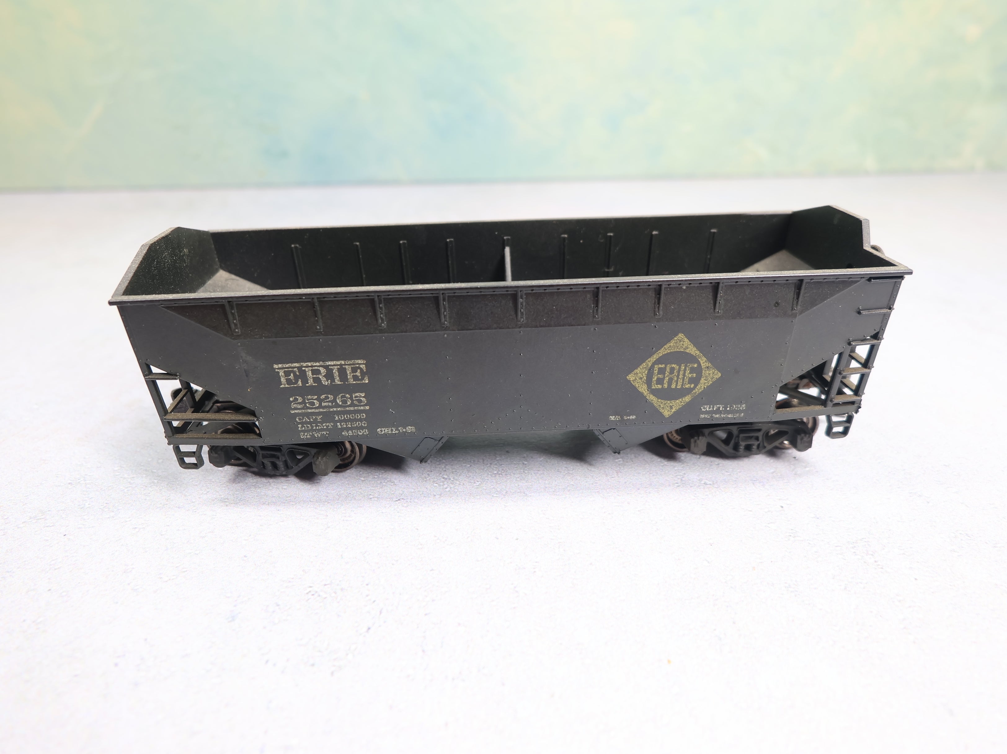 USED Athearn HO Scale Open Hopper Erie #25265 Weathered