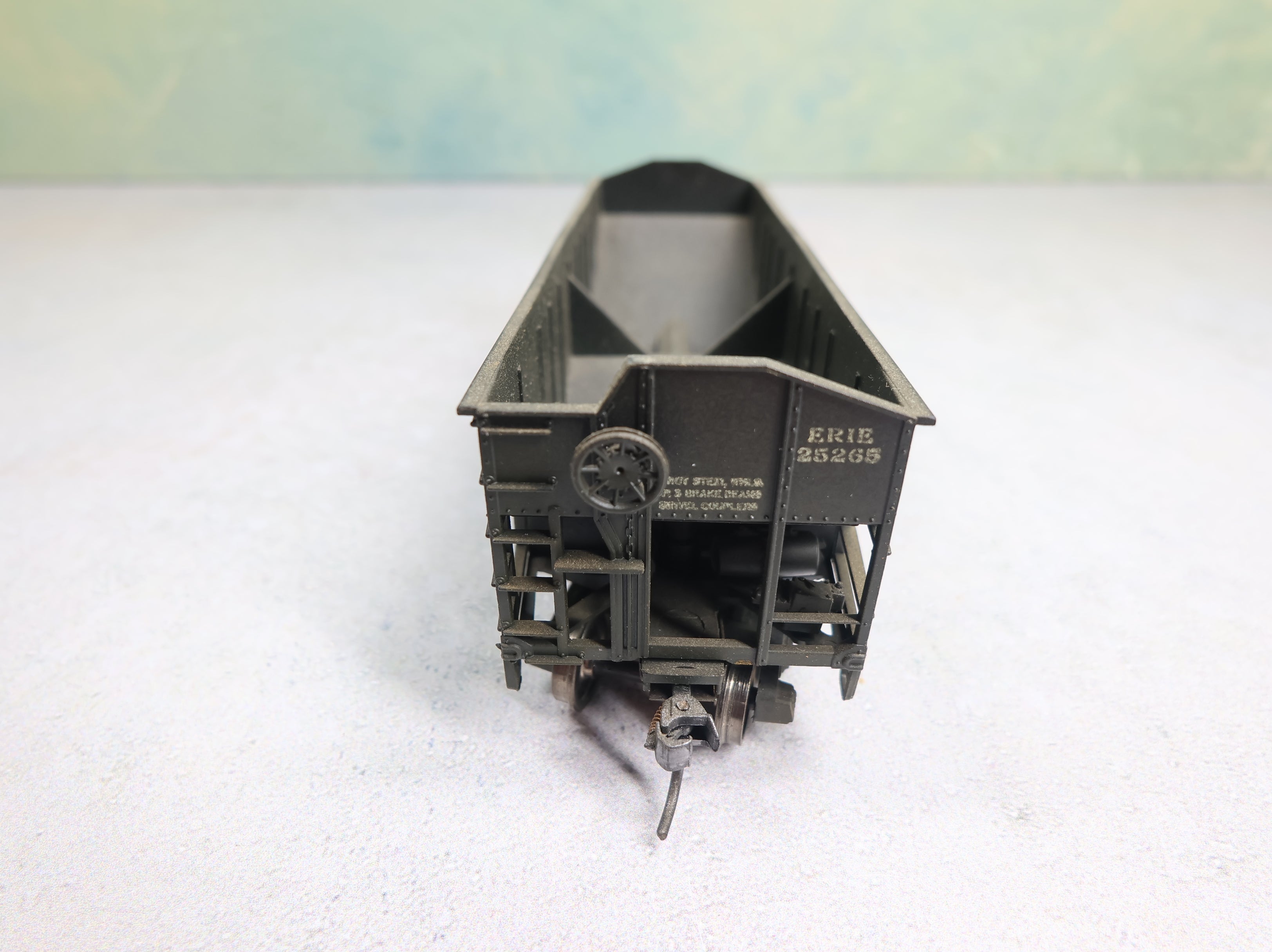 USED Athearn HO Scale Open Hopper Erie #25265 Weathered