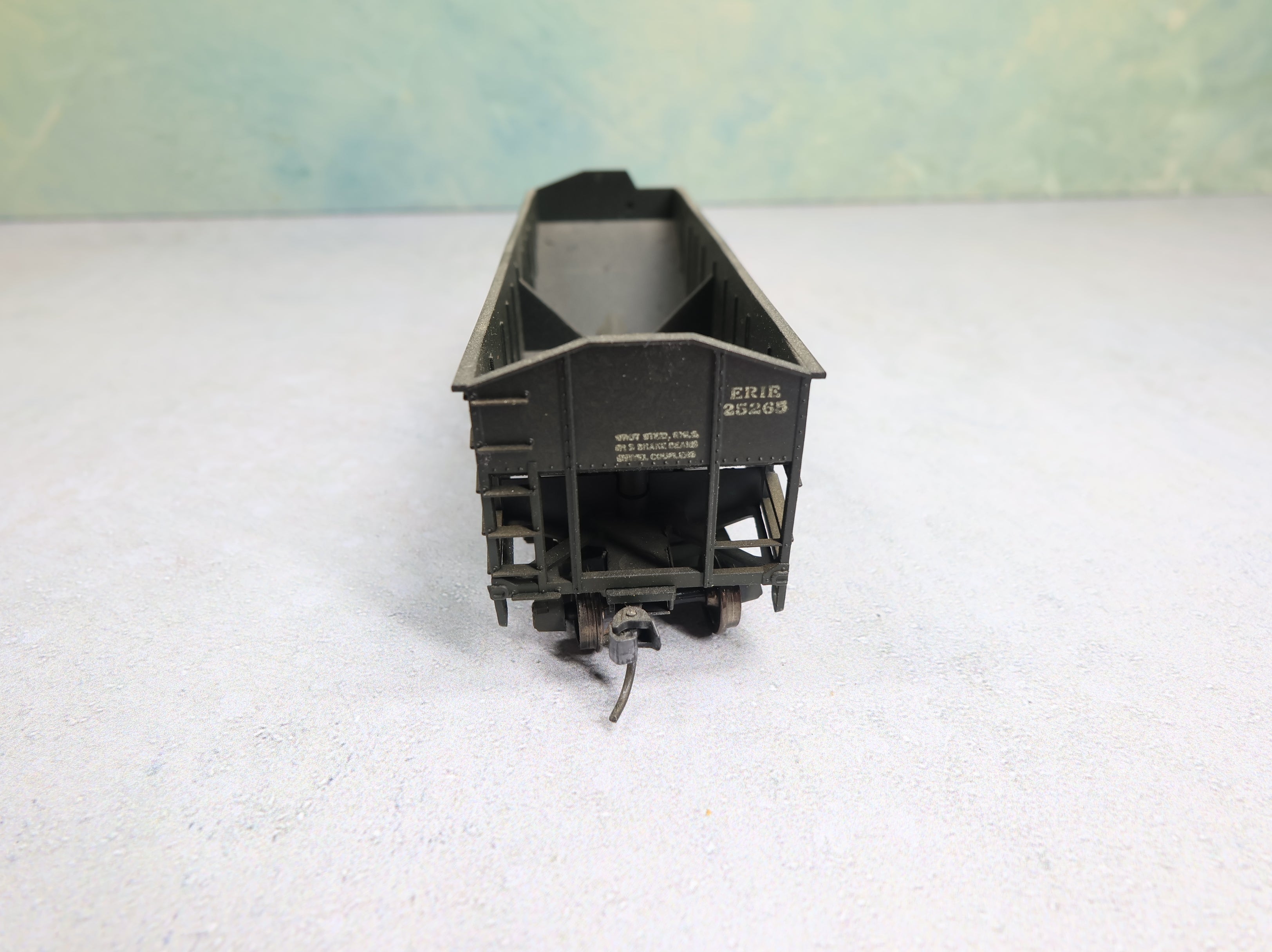 USED Athearn HO Scale Open Hopper Erie #25265 Weathered