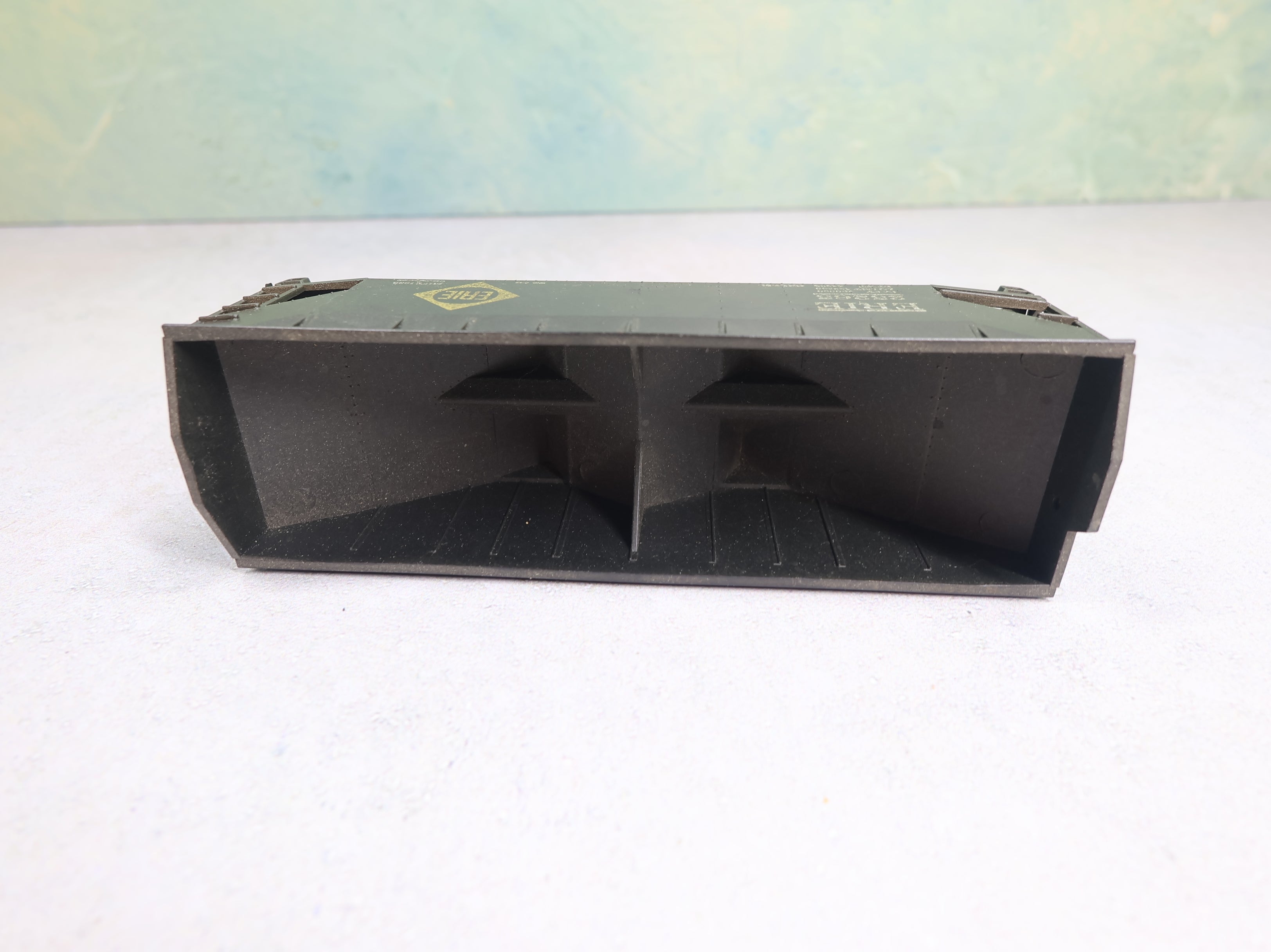 USED Athearn HO Scale Open Hopper Erie #25265 Weathered