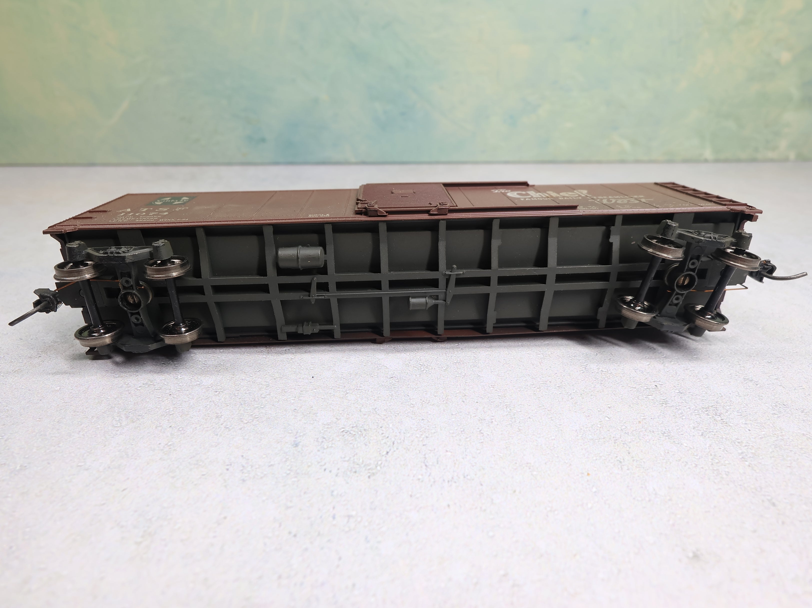 USED Athearn HO Scale 50' Box Car Santa Fe ATSF #11074 Weathered