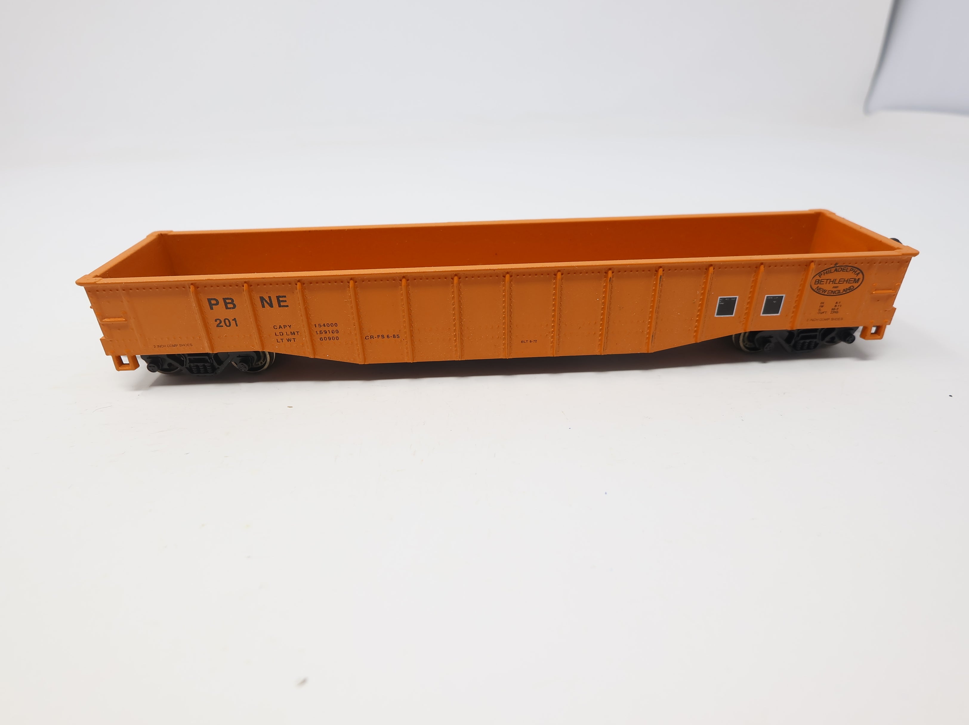 USED Athearn HO Scale 50' Gondola w/ Black Bethlehm Steel Load Philadelphia, Bethlehem and New England PBNE #201