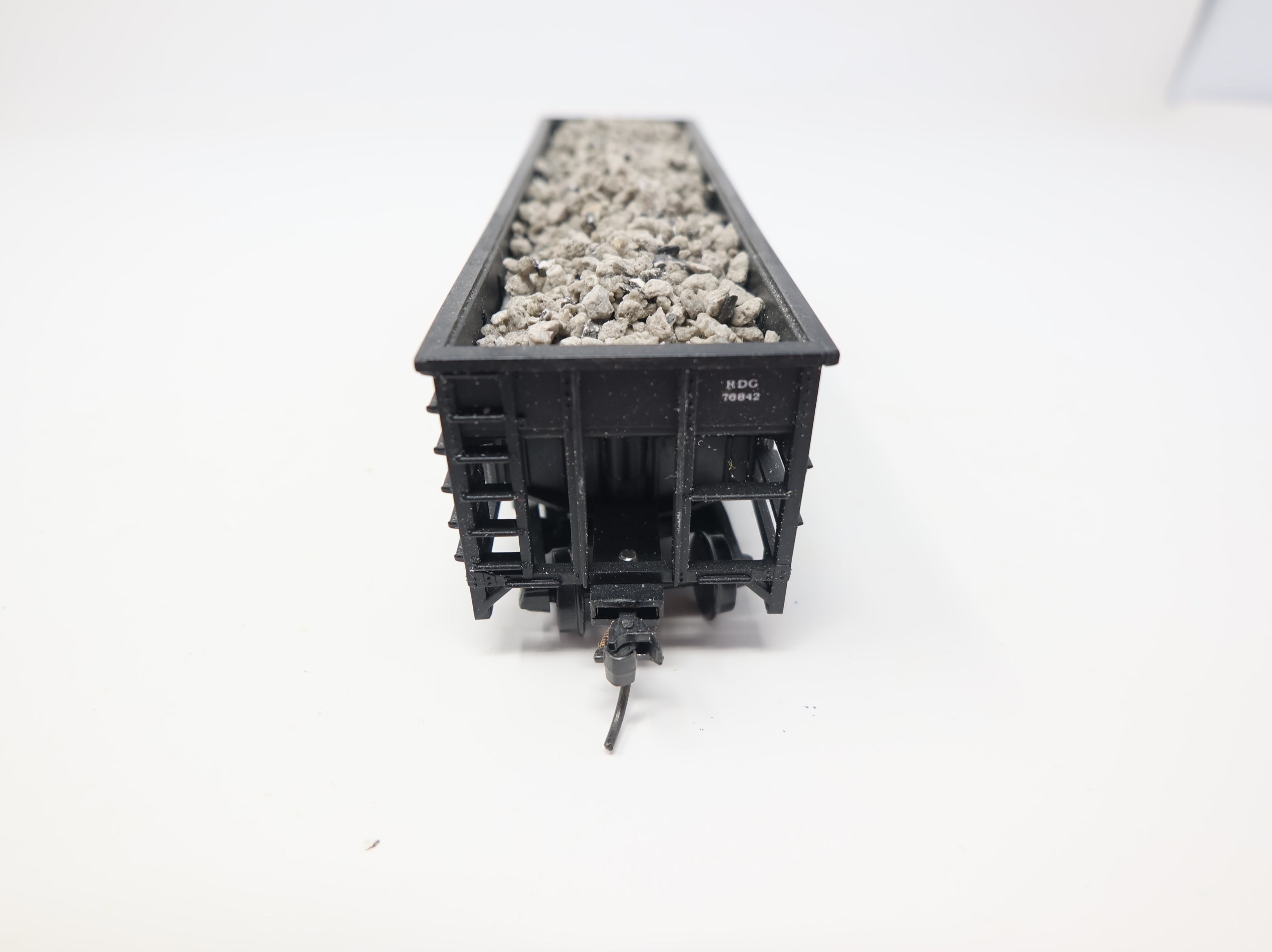 USED HO Scale 2 Bay Open Hopper w/ Ballast Load Reading RDG #76842 Decal