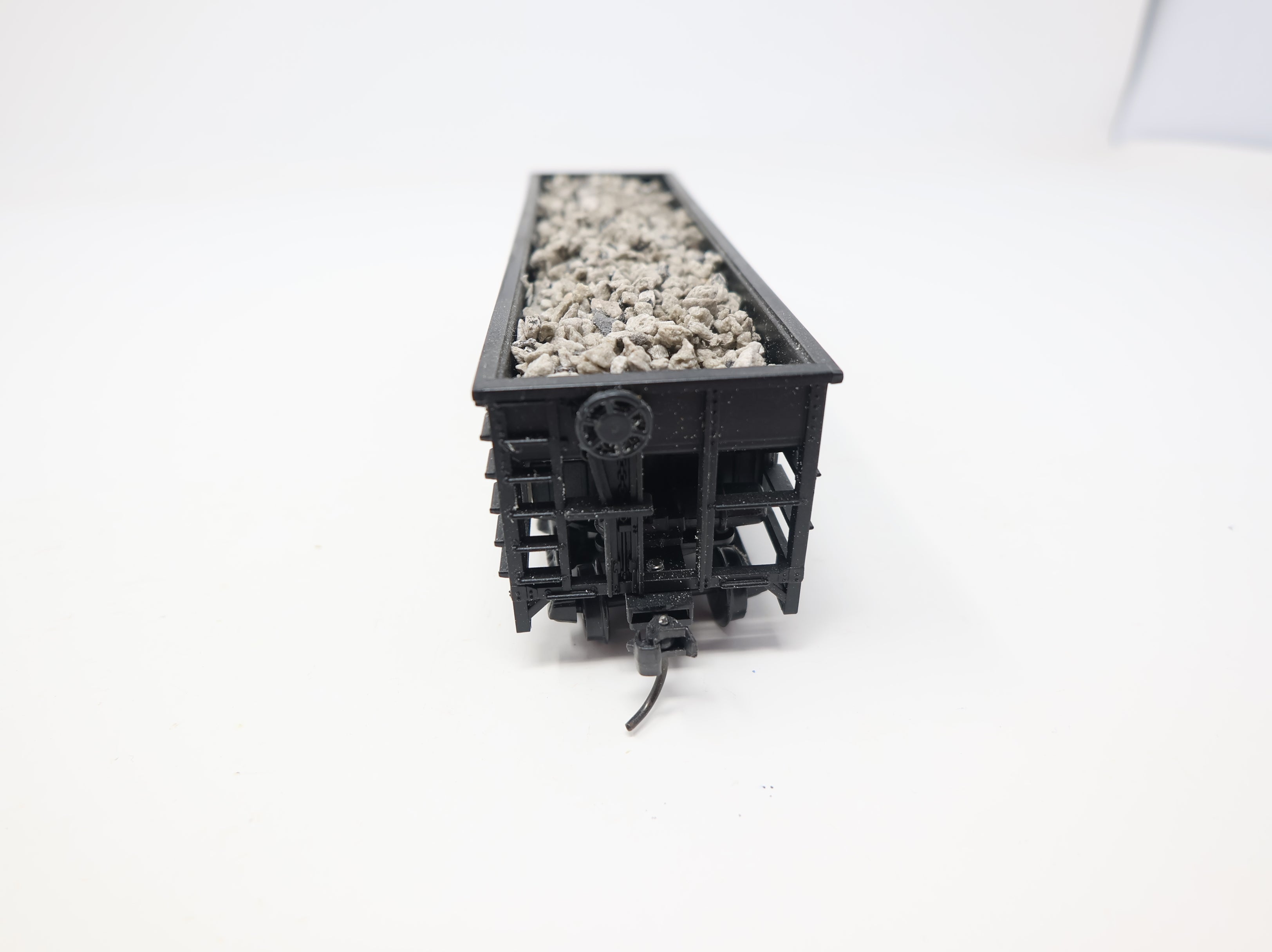 USED HO Scale 2 Bay Open Hopper w/ Ballast Load Reading RDG #76842 Decal