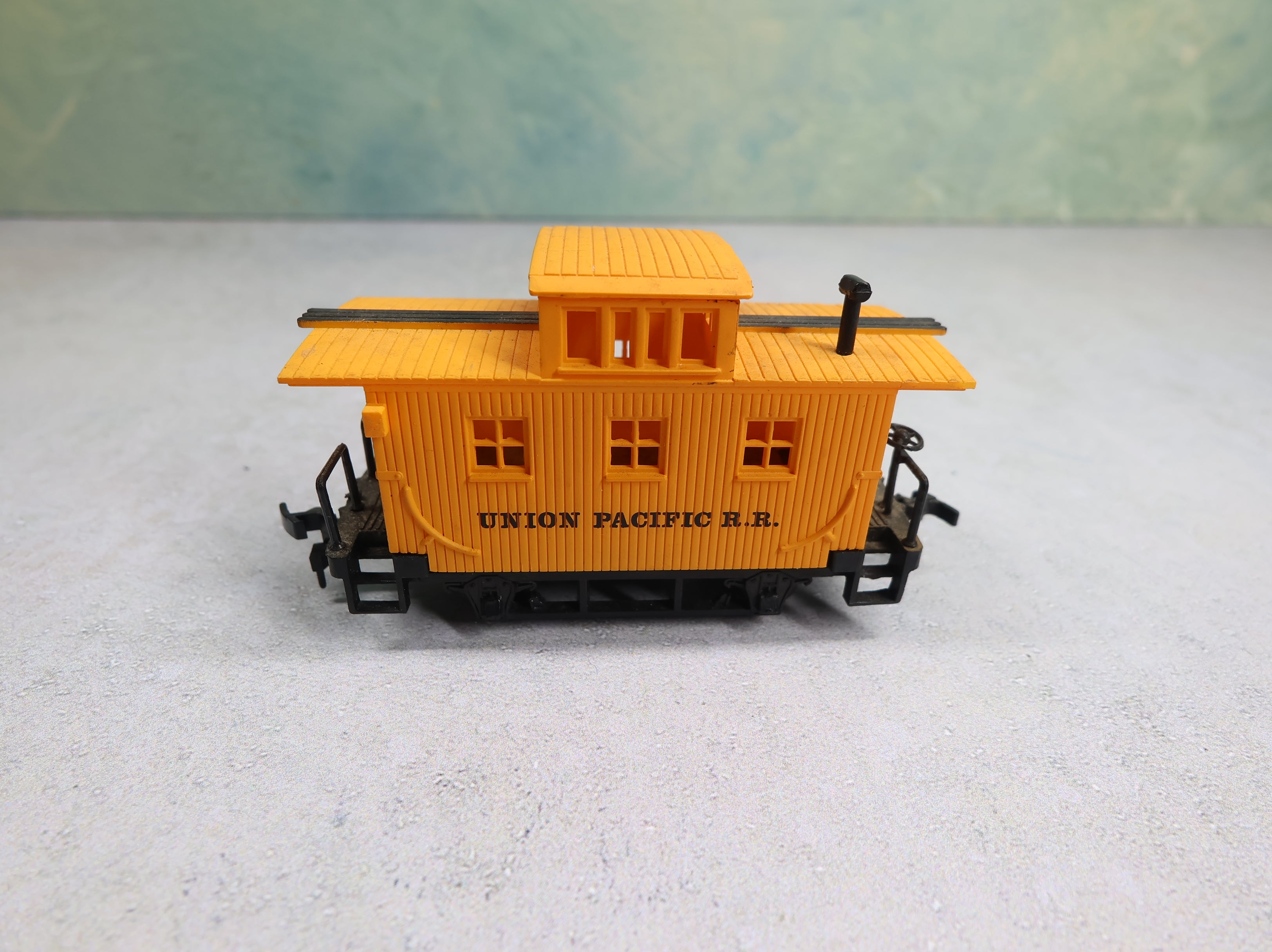 USED Bachmann HO Scale Bobber Caboose Union Pacific