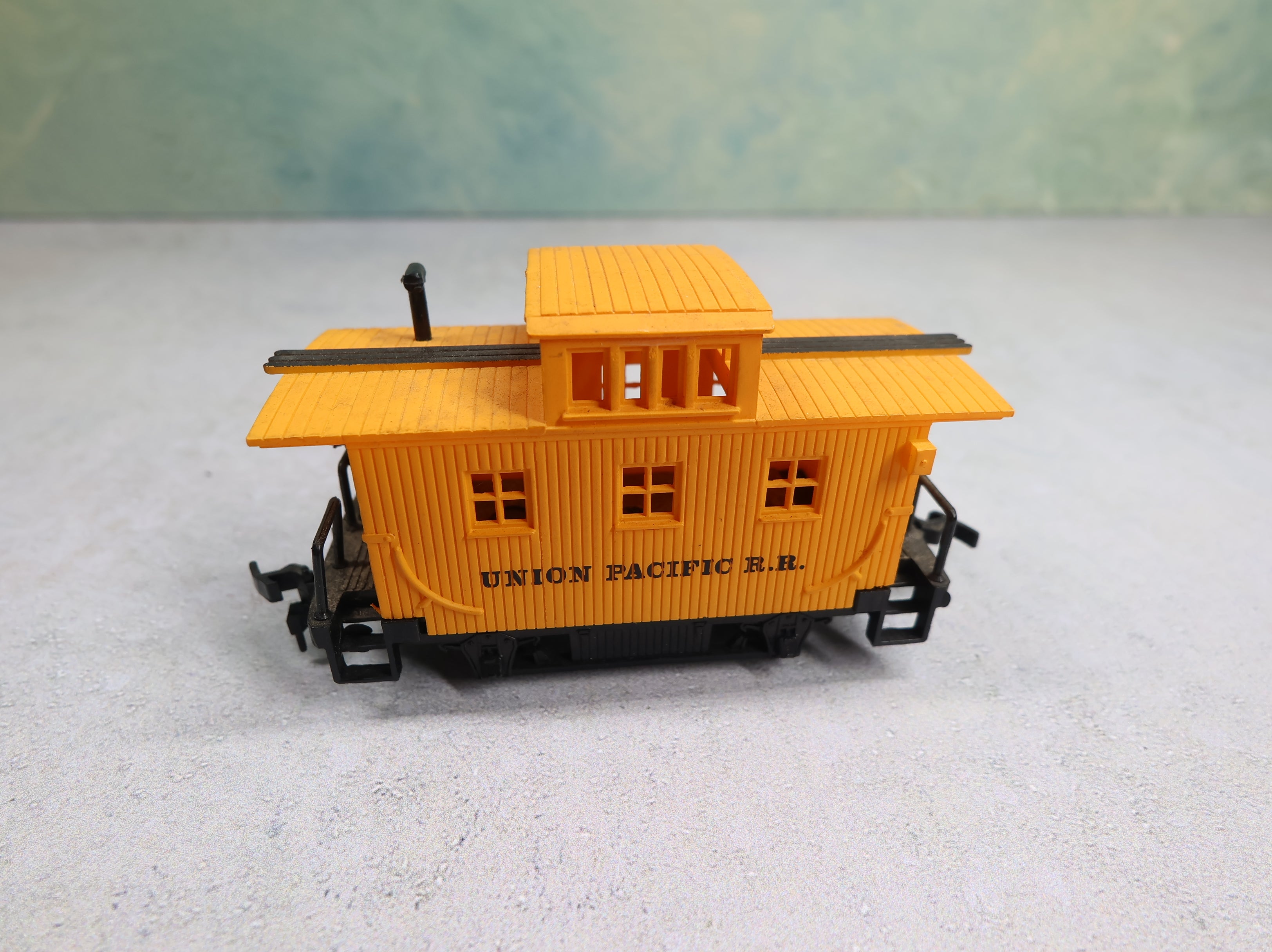 USED Bachmann HO Scale Bobber Caboose Union Pacific